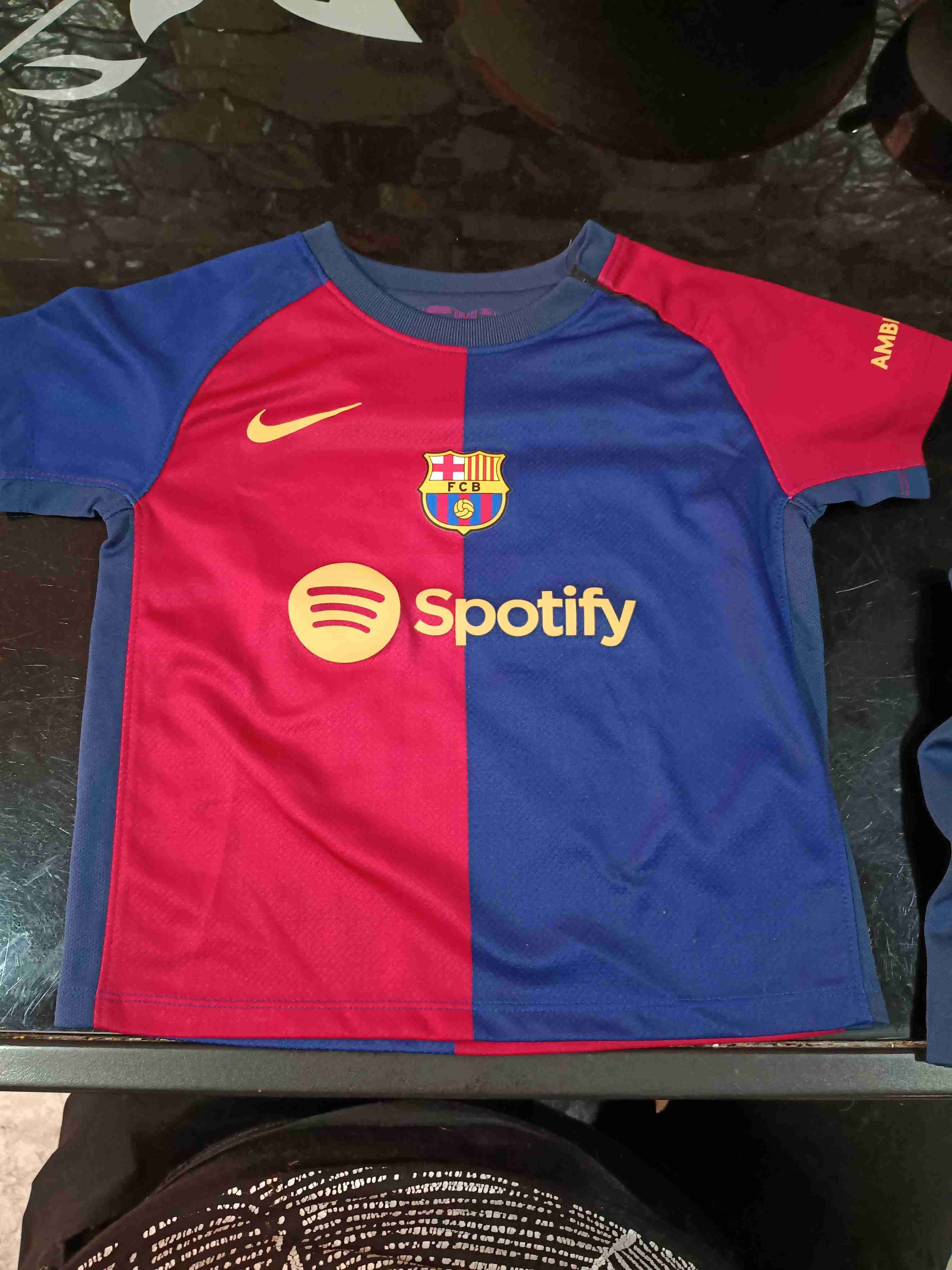 Conjunto de fútbol Barcelona bebé - miniatura 3