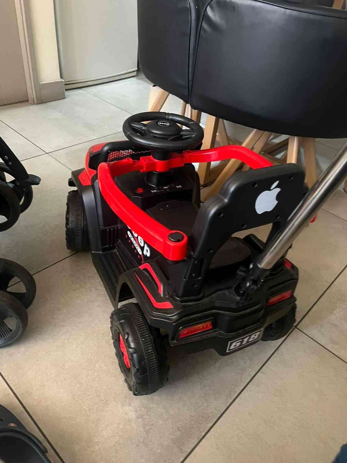 Auto correpasillos rojo infantil - miniatura 1