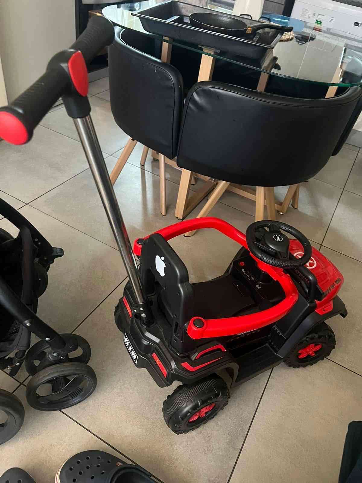 Auto correpasillos rojo infantil - miniatura 3