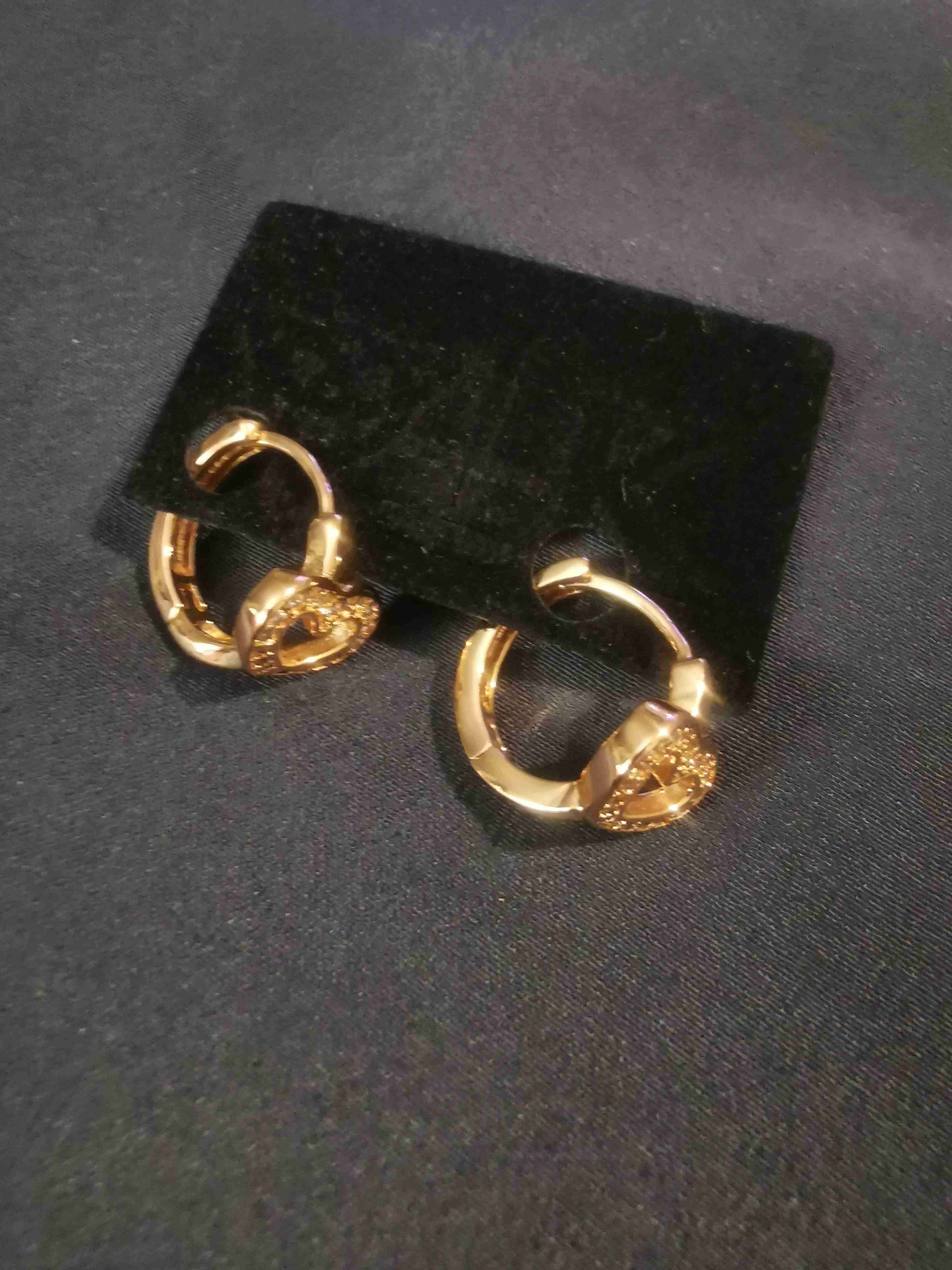Pendientes y cadenas dorados - 4