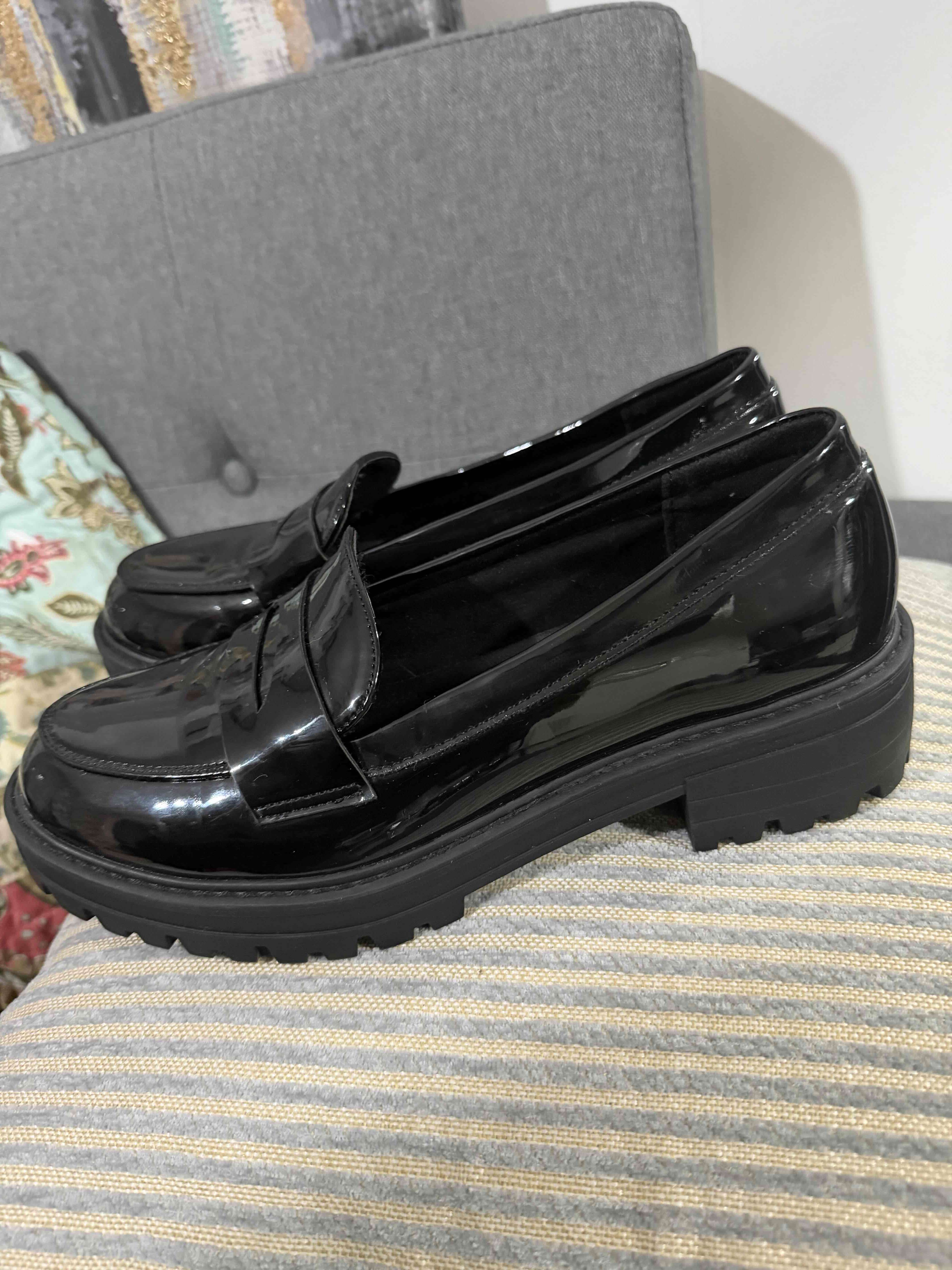 Zapatos mocasines negros charol con plataforma - miniatura 2