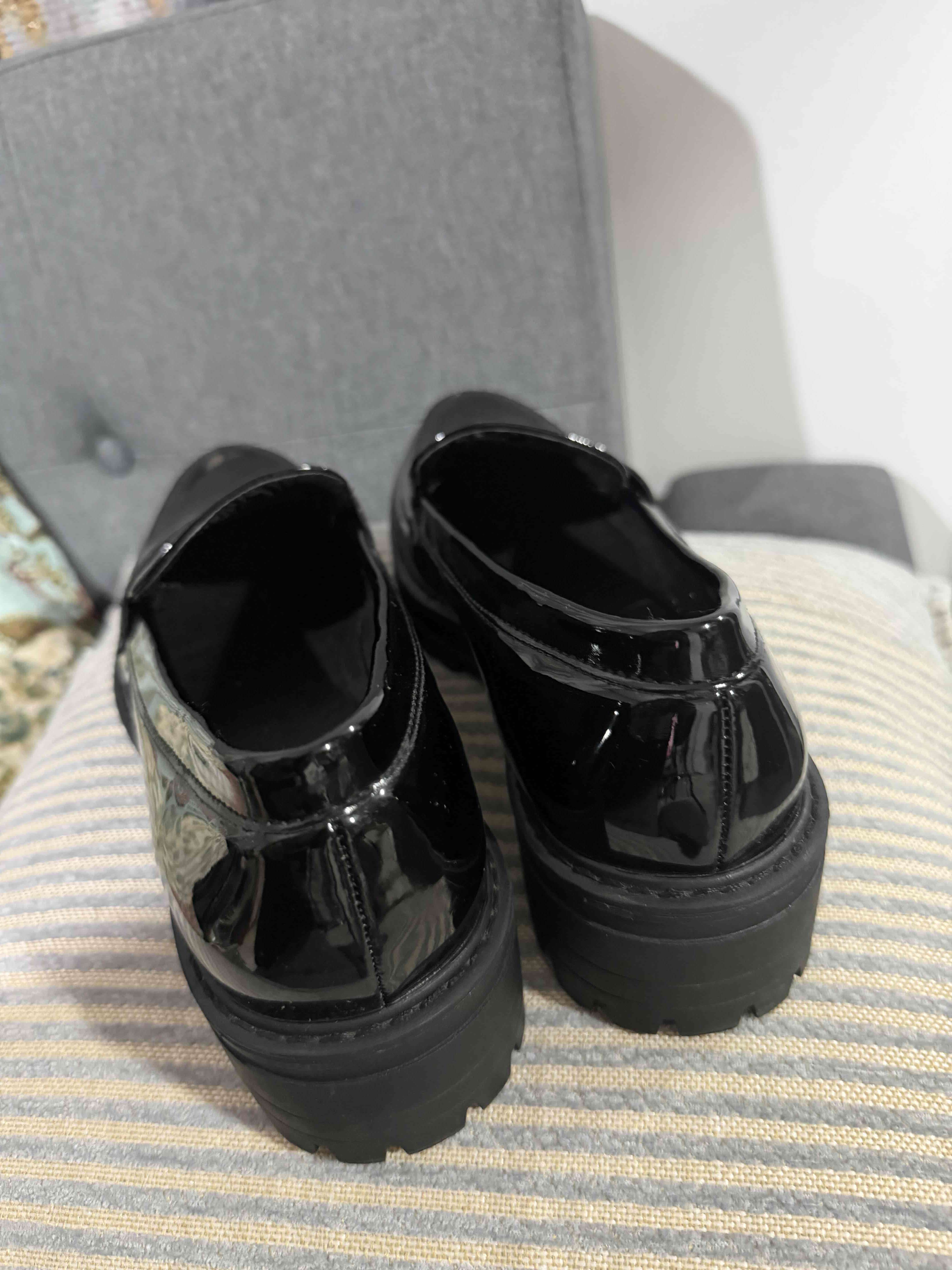 Zapatos mocasines negros charol con plataforma - miniatura 3