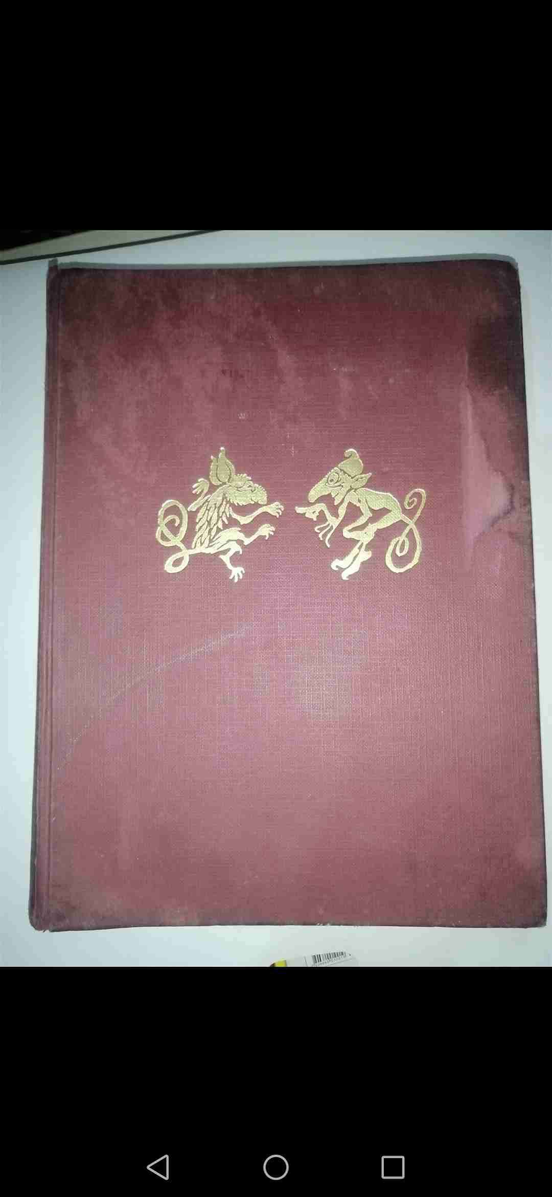 Libro antiguo con grabado dorado - miniatura 1