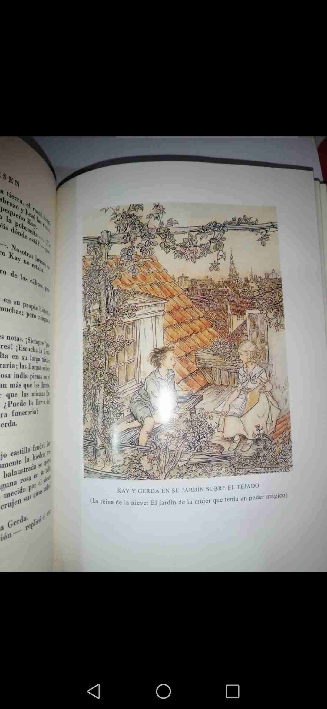 Libro antiguo con grabado dorado - miniatura 2