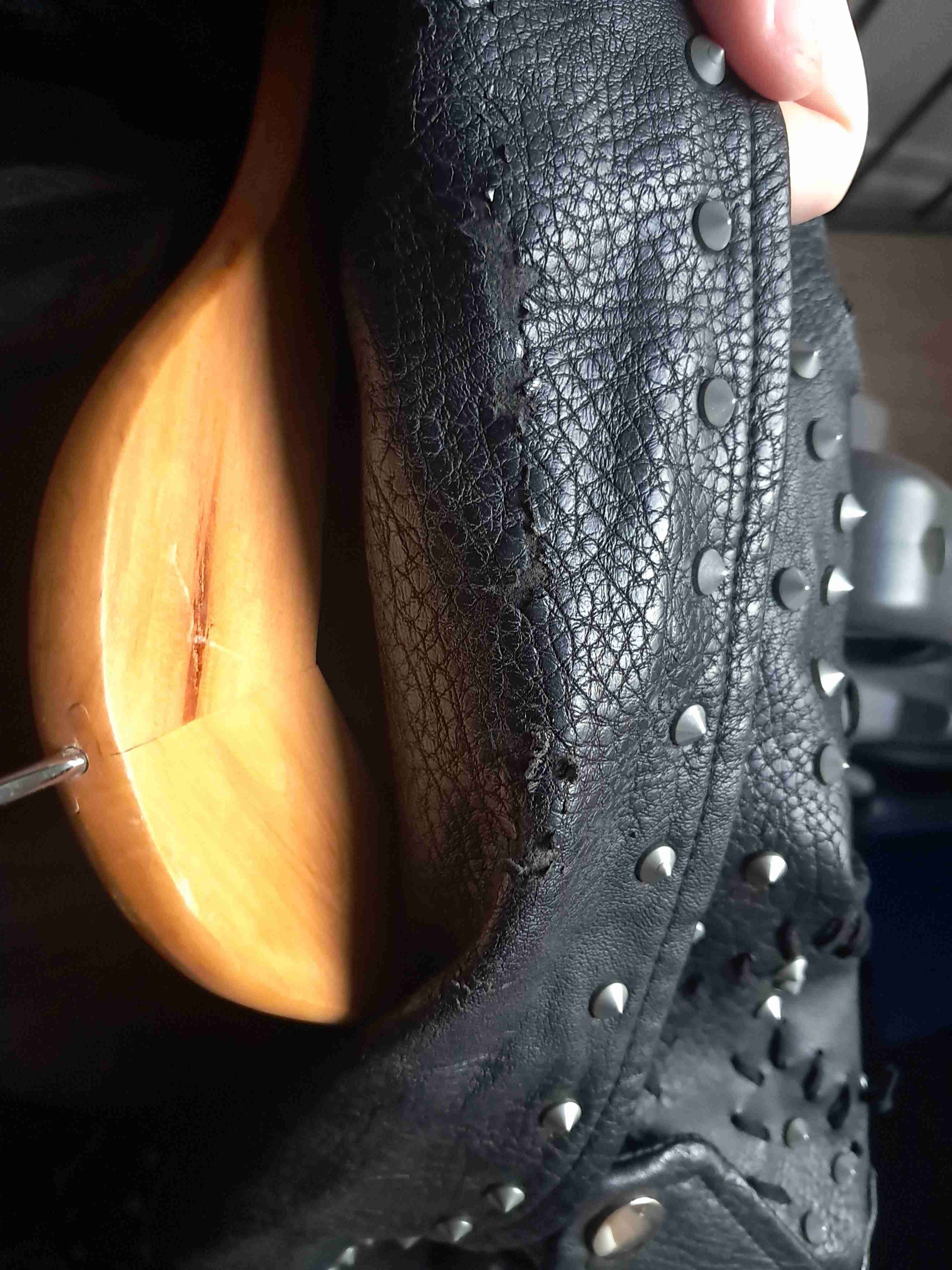 Chaqueta de cuero negra con tachas - miniatura 3