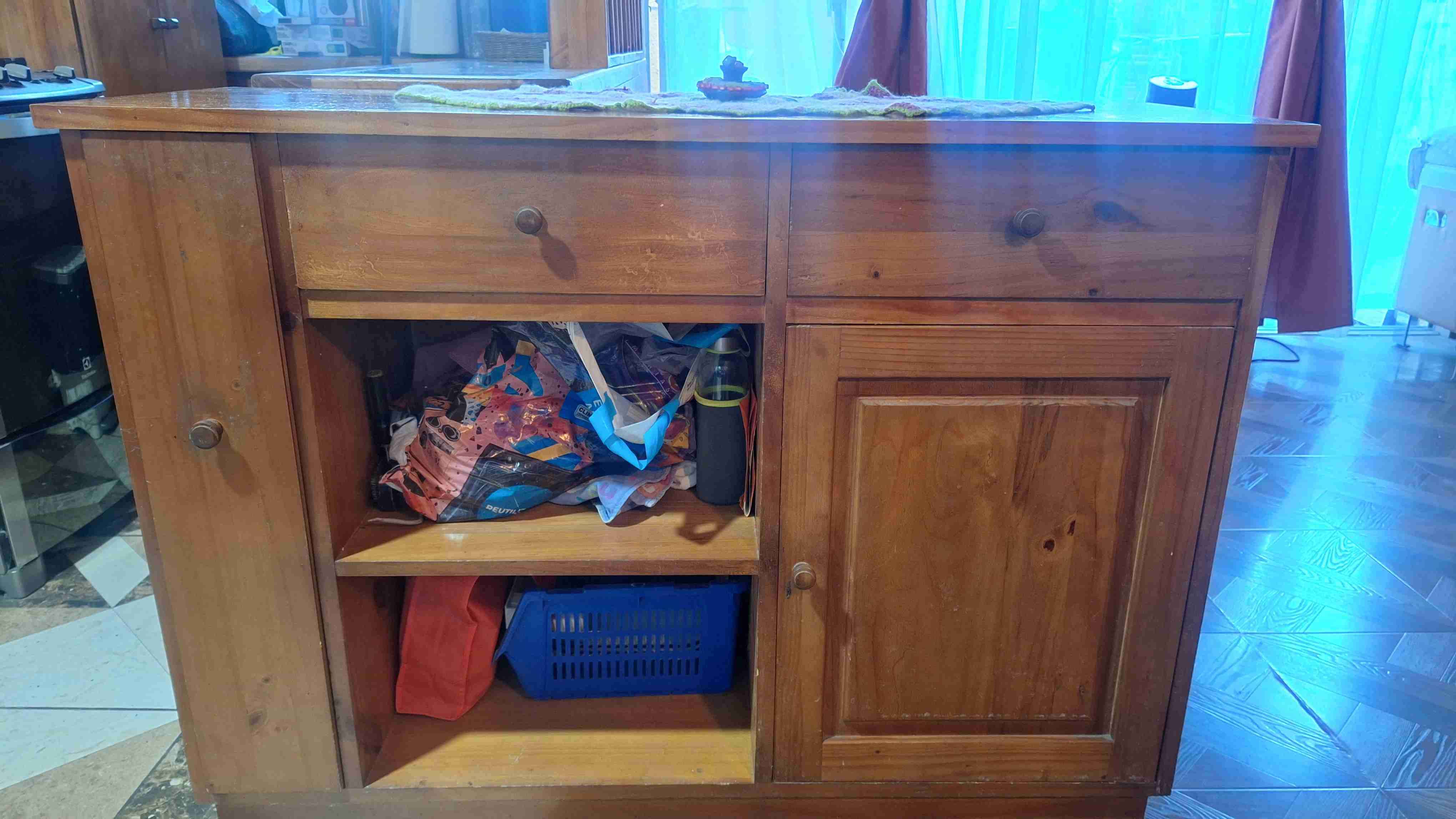 Mesa tipo isla de madera con cajones - miniatura 2