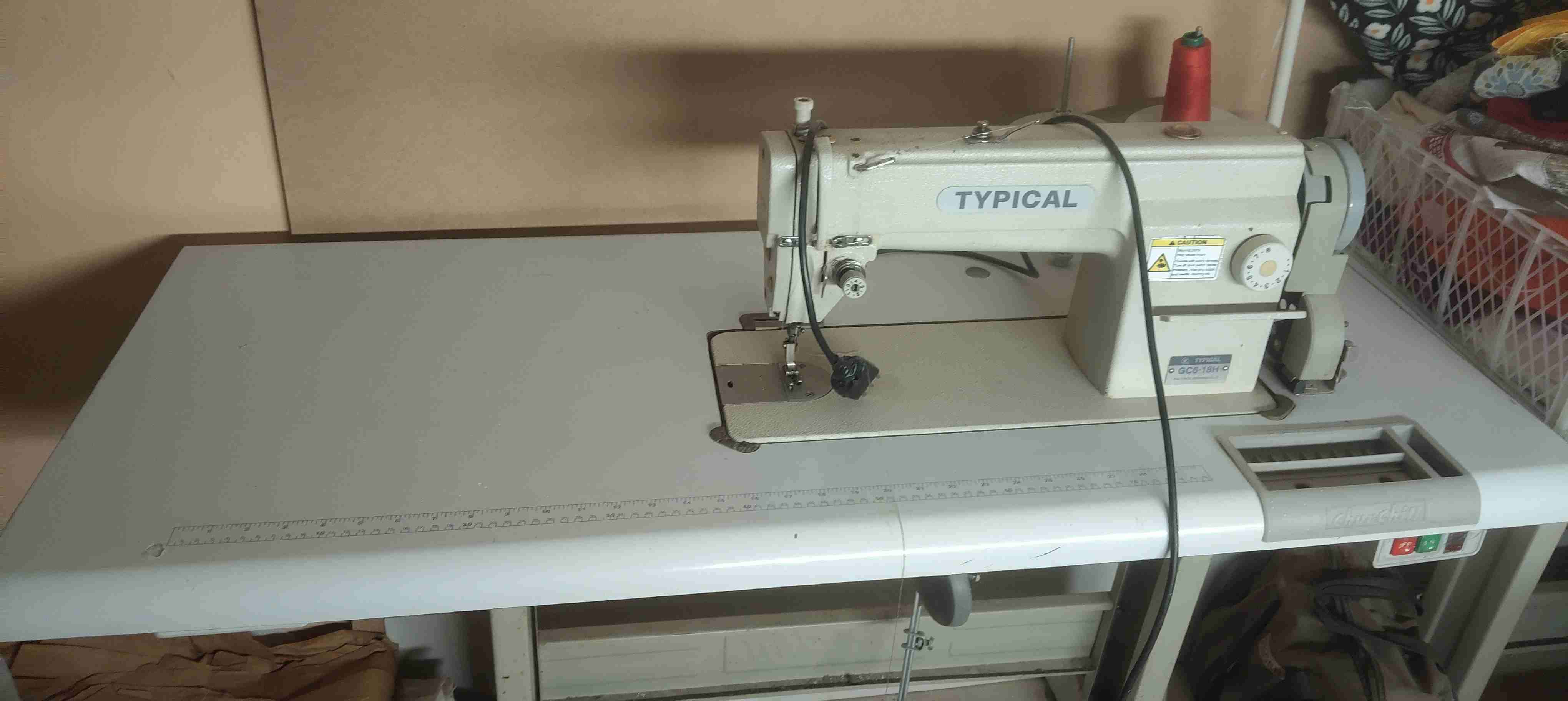 Máquina de coser industrial Typical - miniatura 2