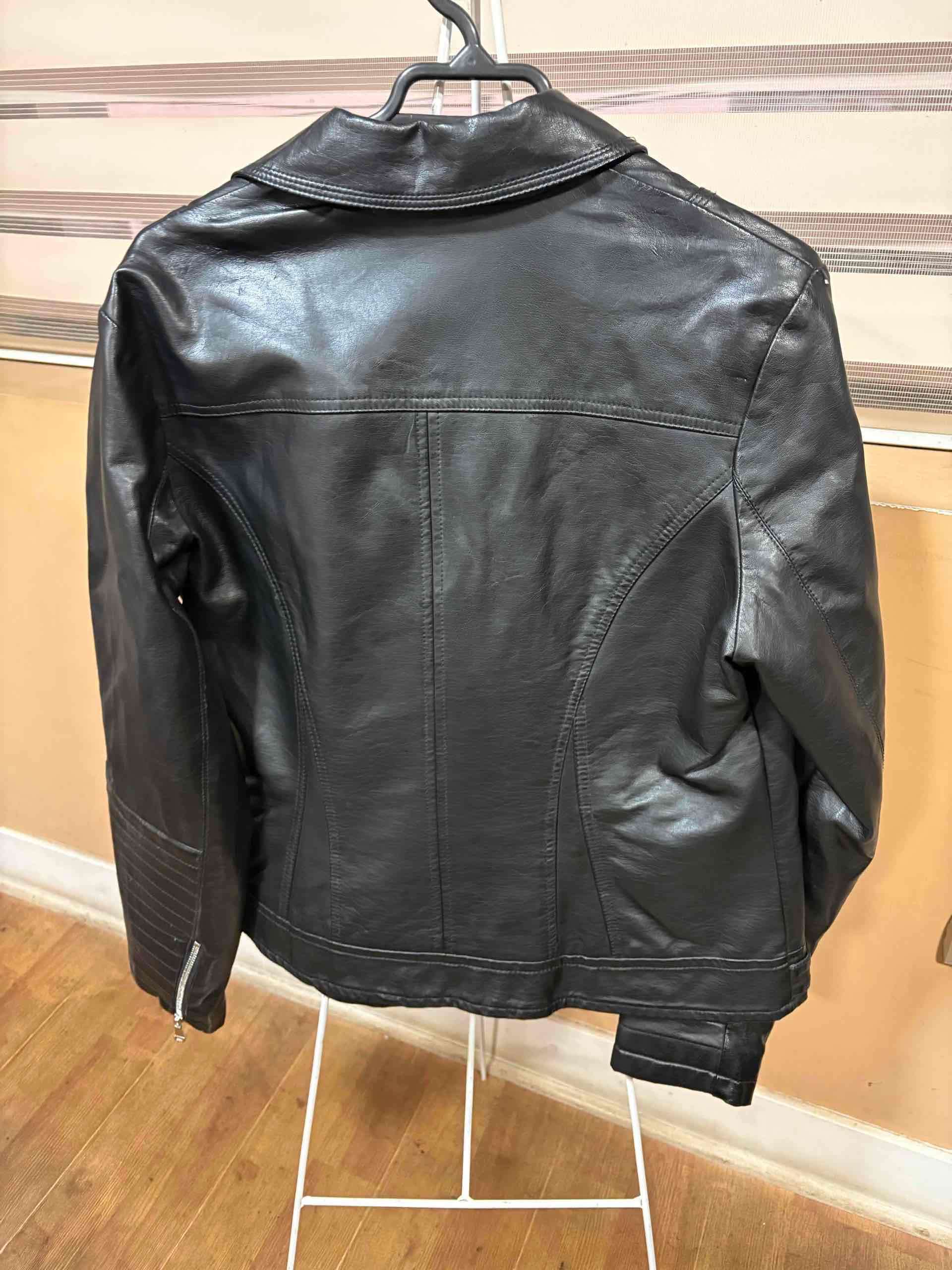 Chaqueta de cuero negra - miniatura 2