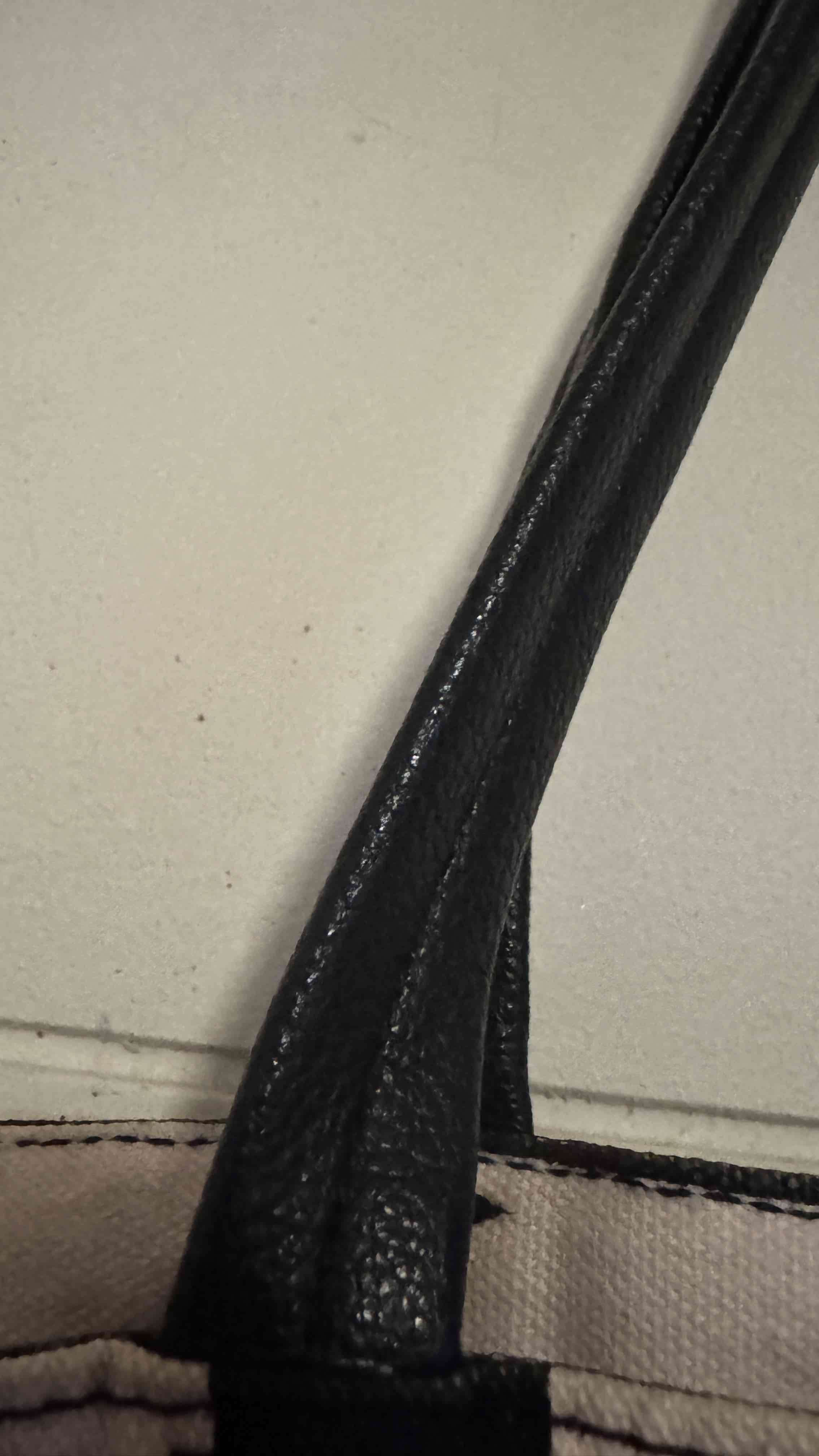 Bolsa rayada rosa y negro Victoria Secret - miniatura 3