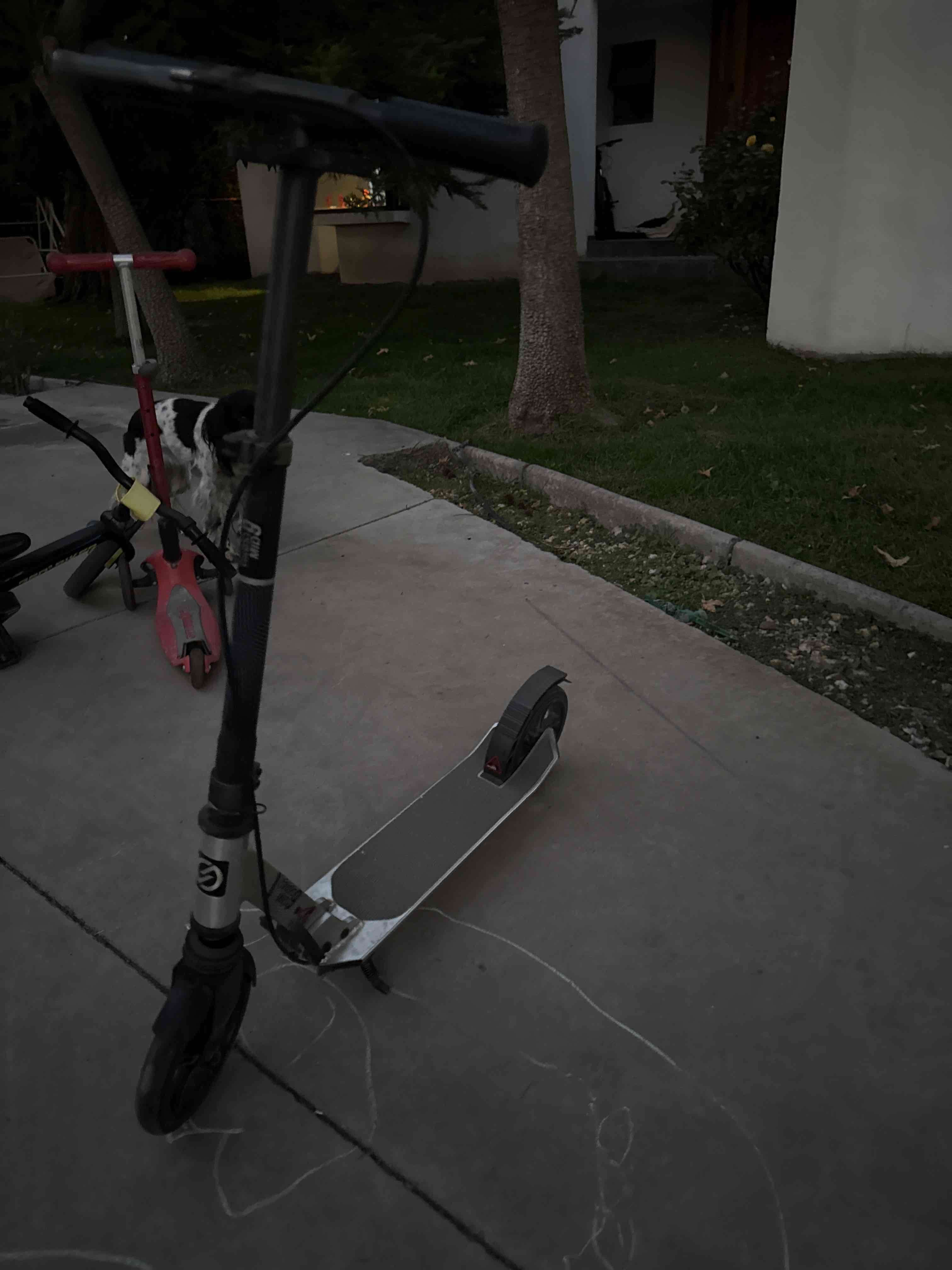 Scooter cromado y  negro - miniatura 1