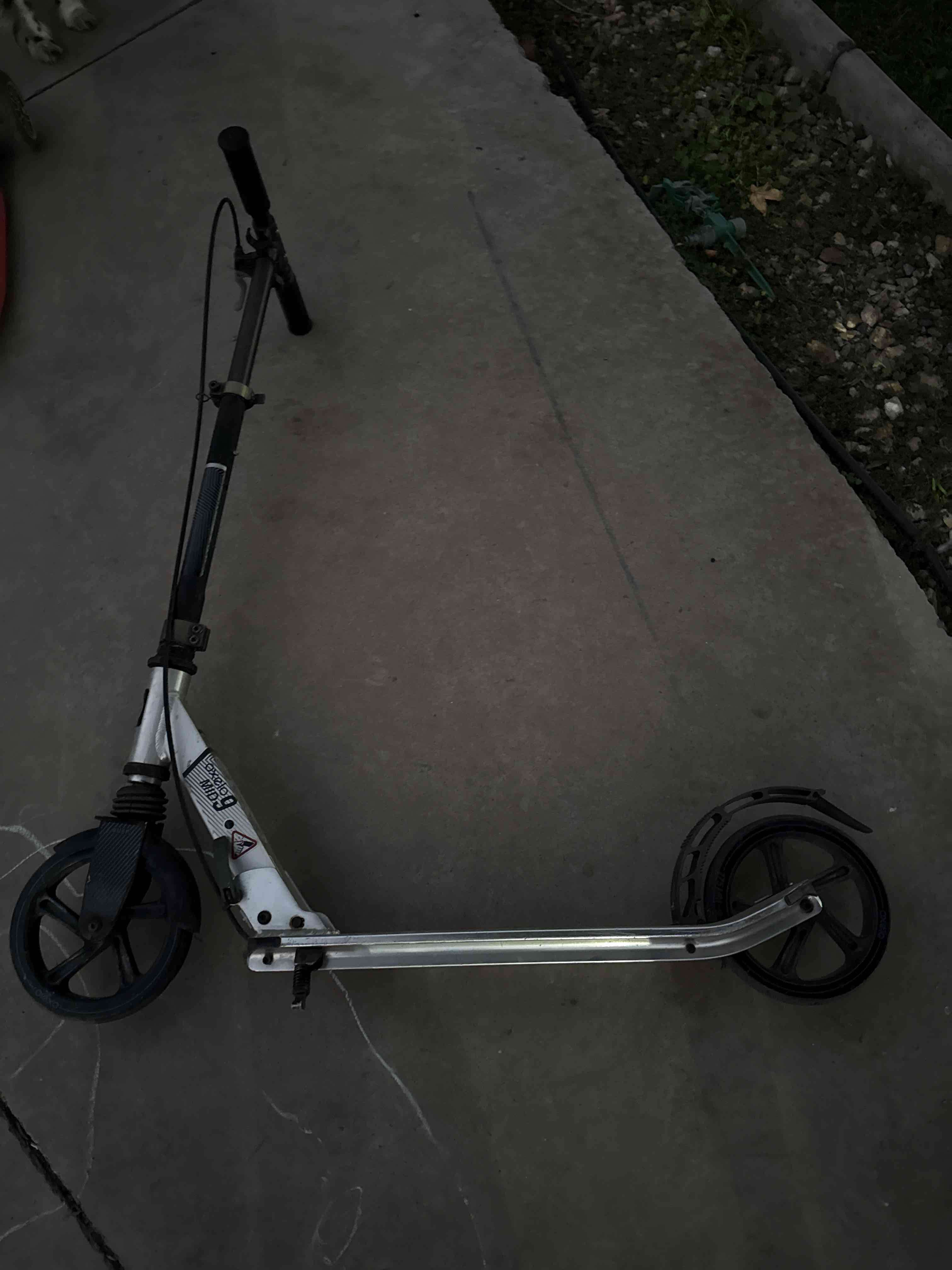 Scooter cromado y  negro - miniatura 2