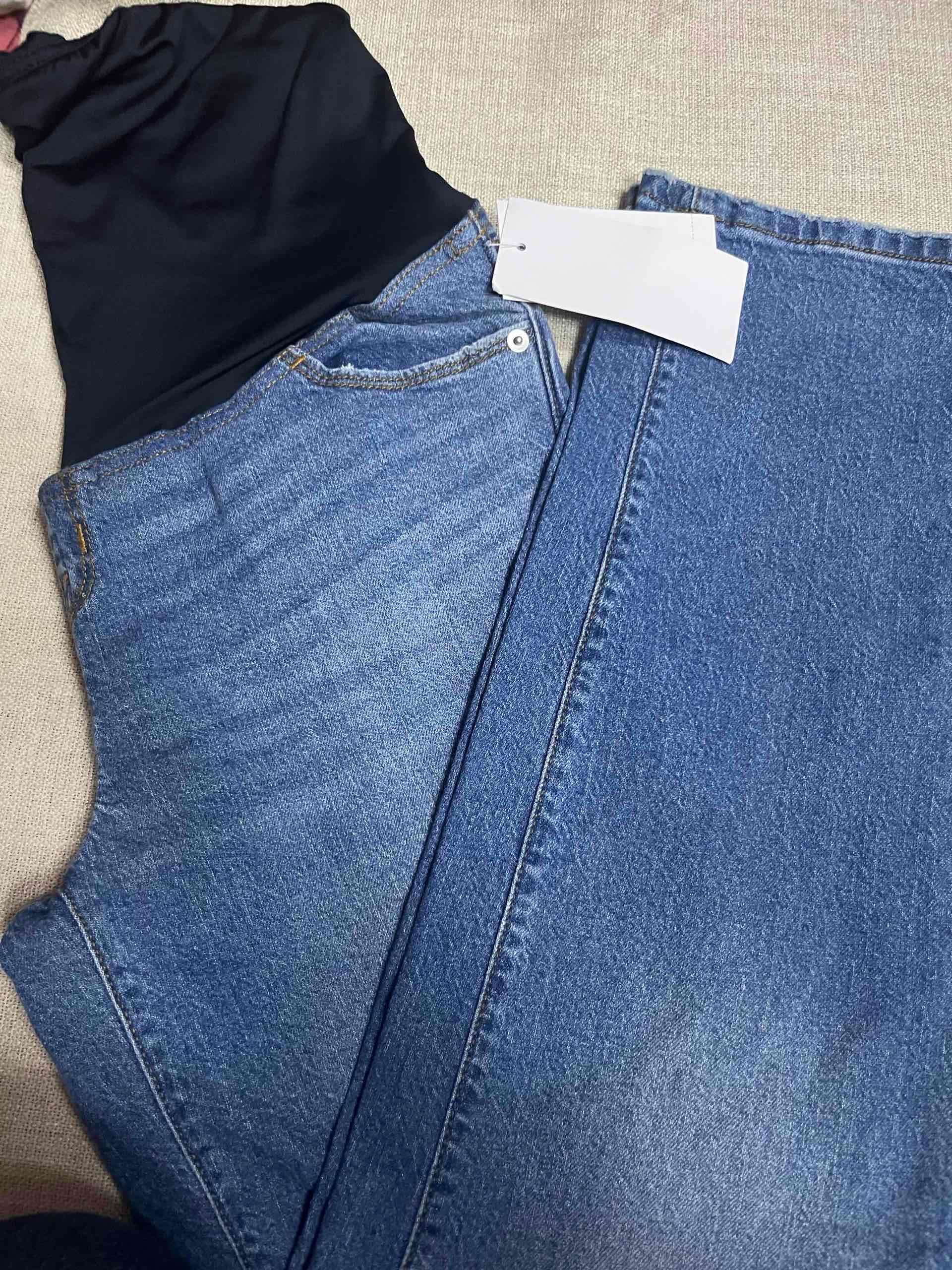 Jeans azules clásicos nuevos