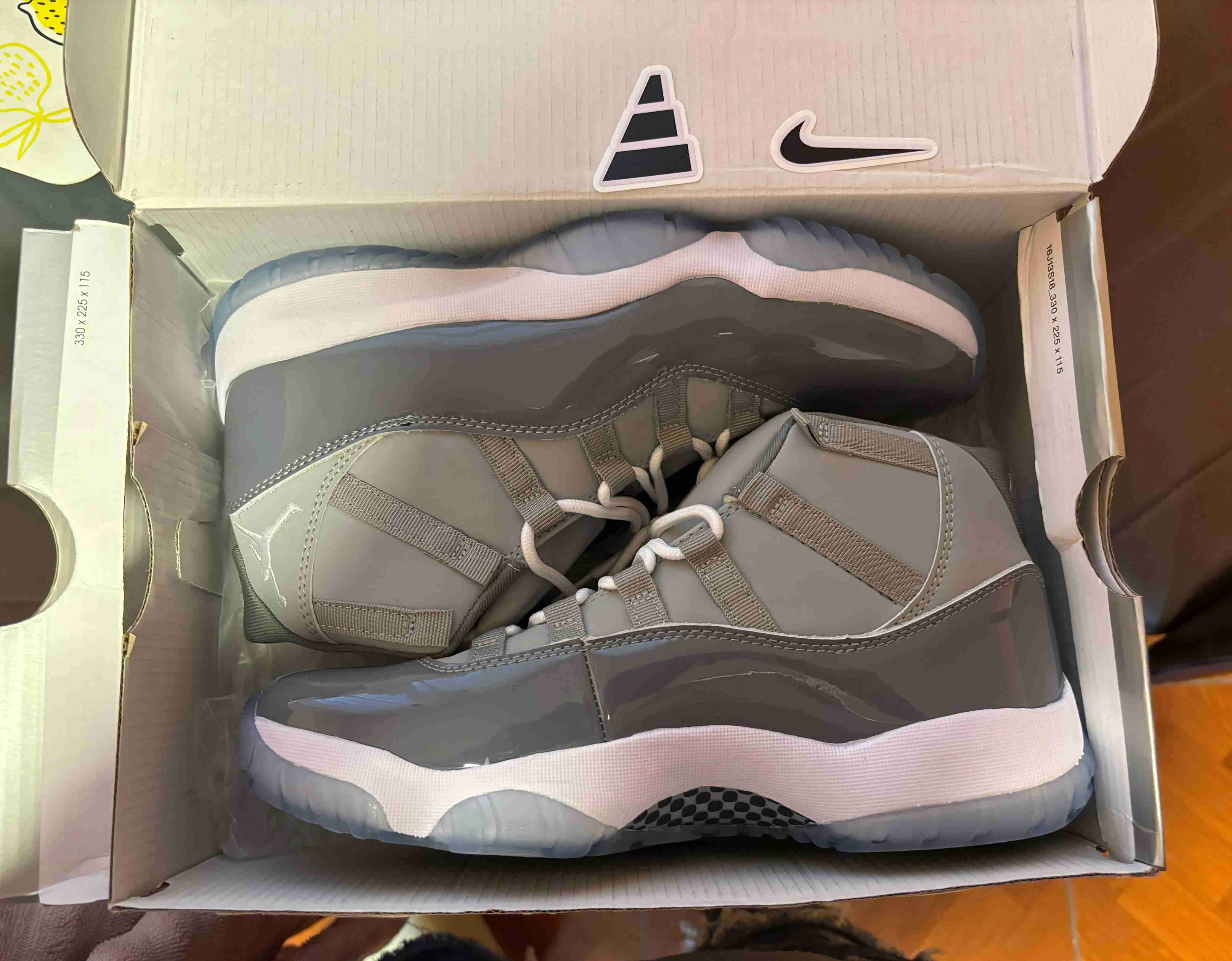 Zapatillas grises - miniatura 1