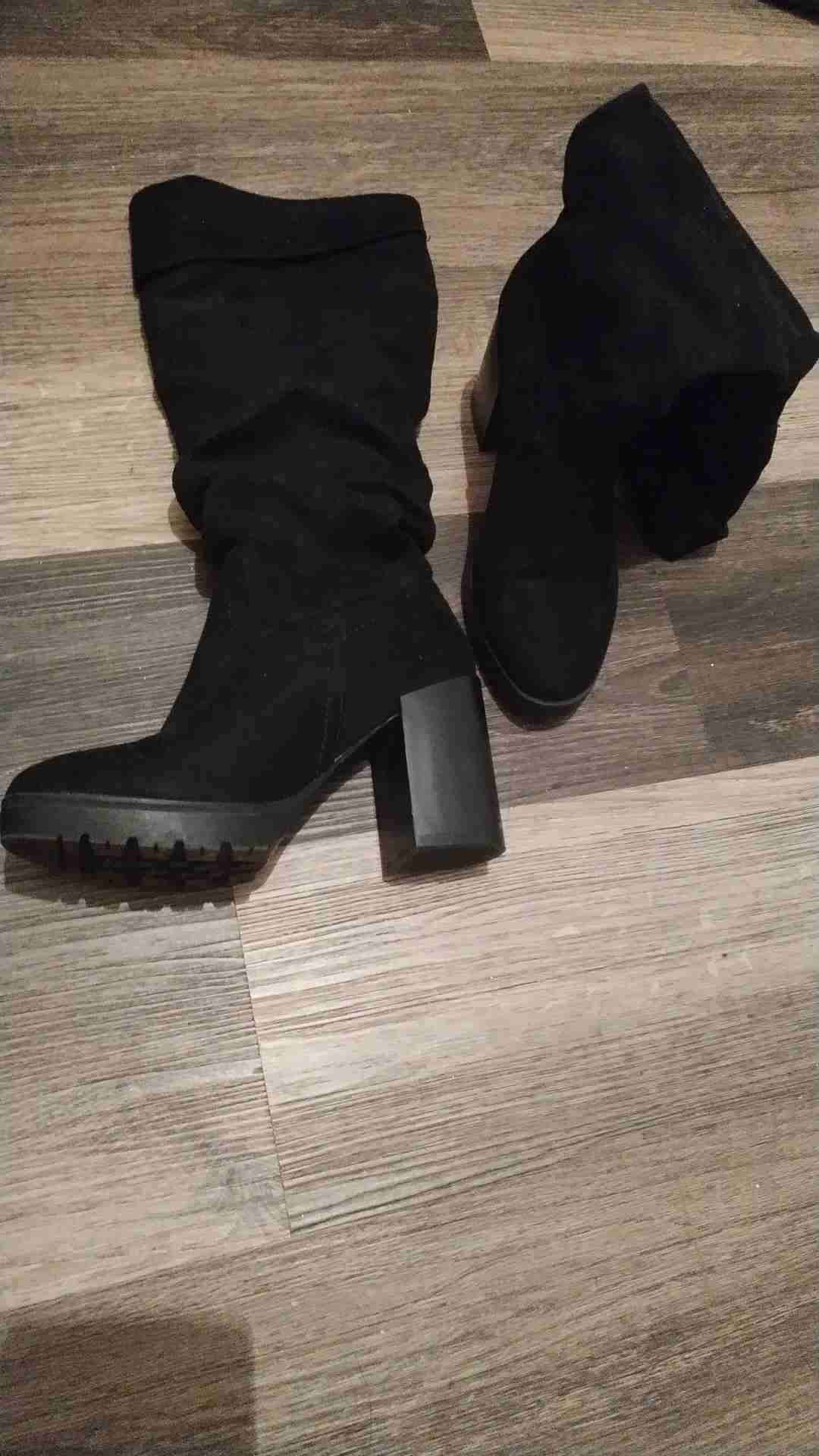 Botines negros con tacón alto