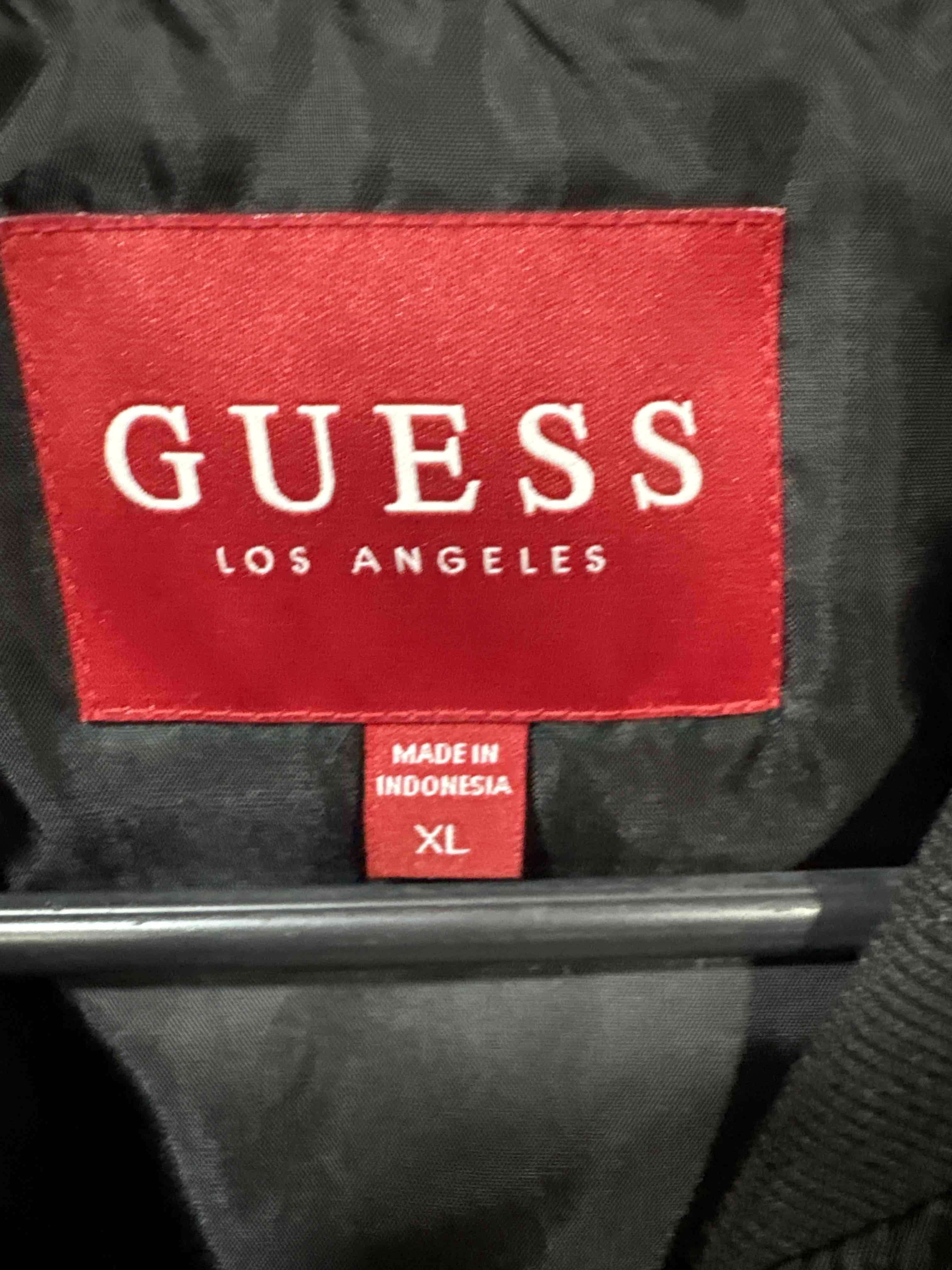 Chaqueta negra GUESS - miniatura 3