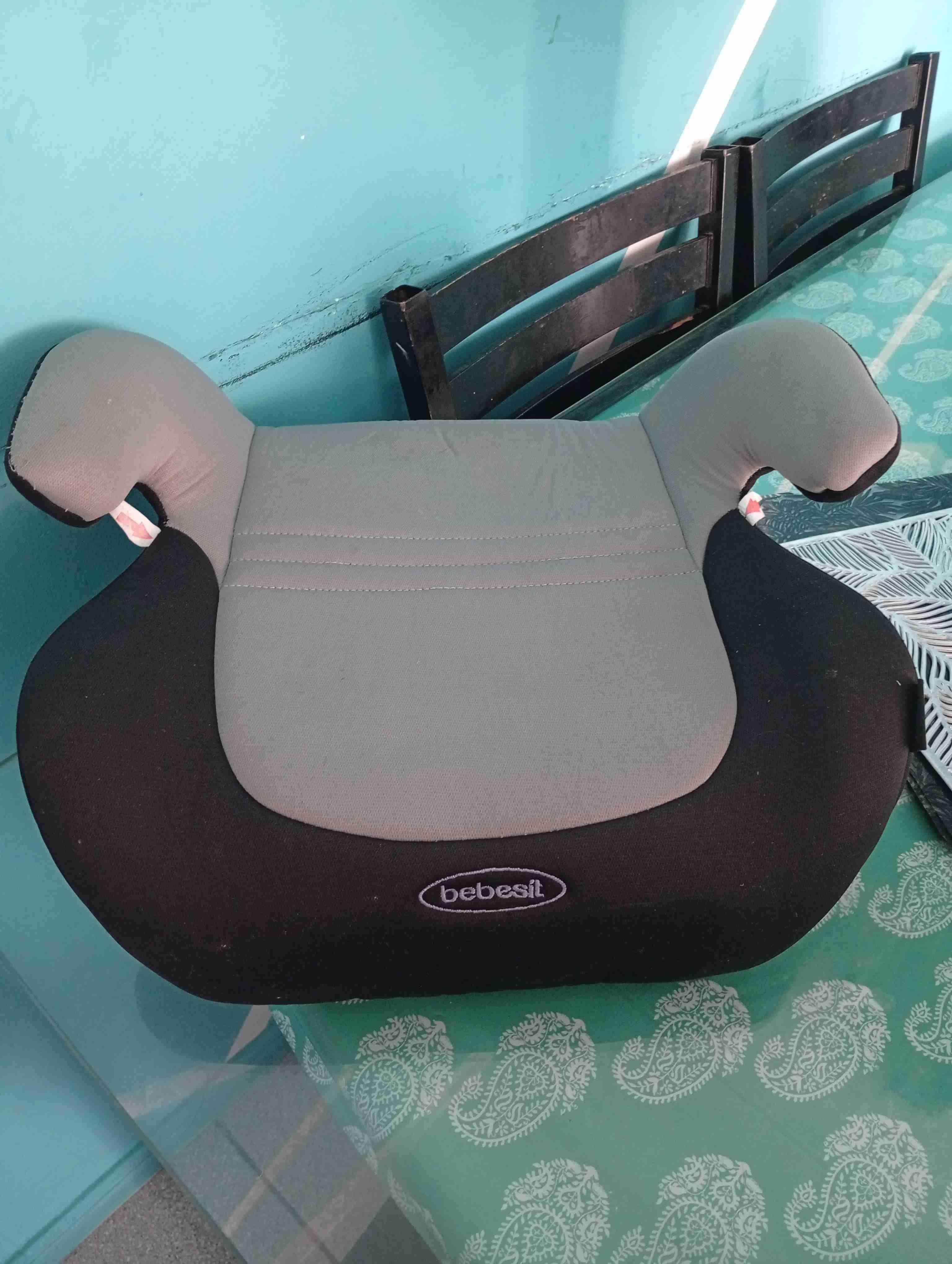 Silla de auto gris para bebé - miniatura 2