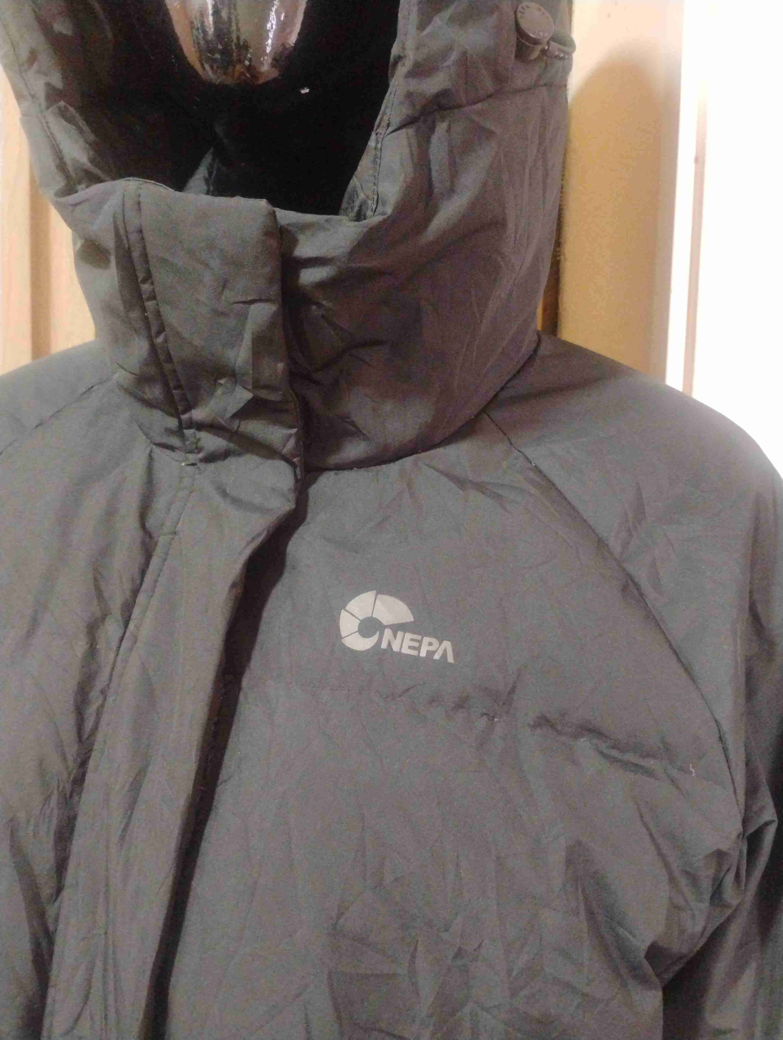 Parka negra larga con capucha - miniatura 2