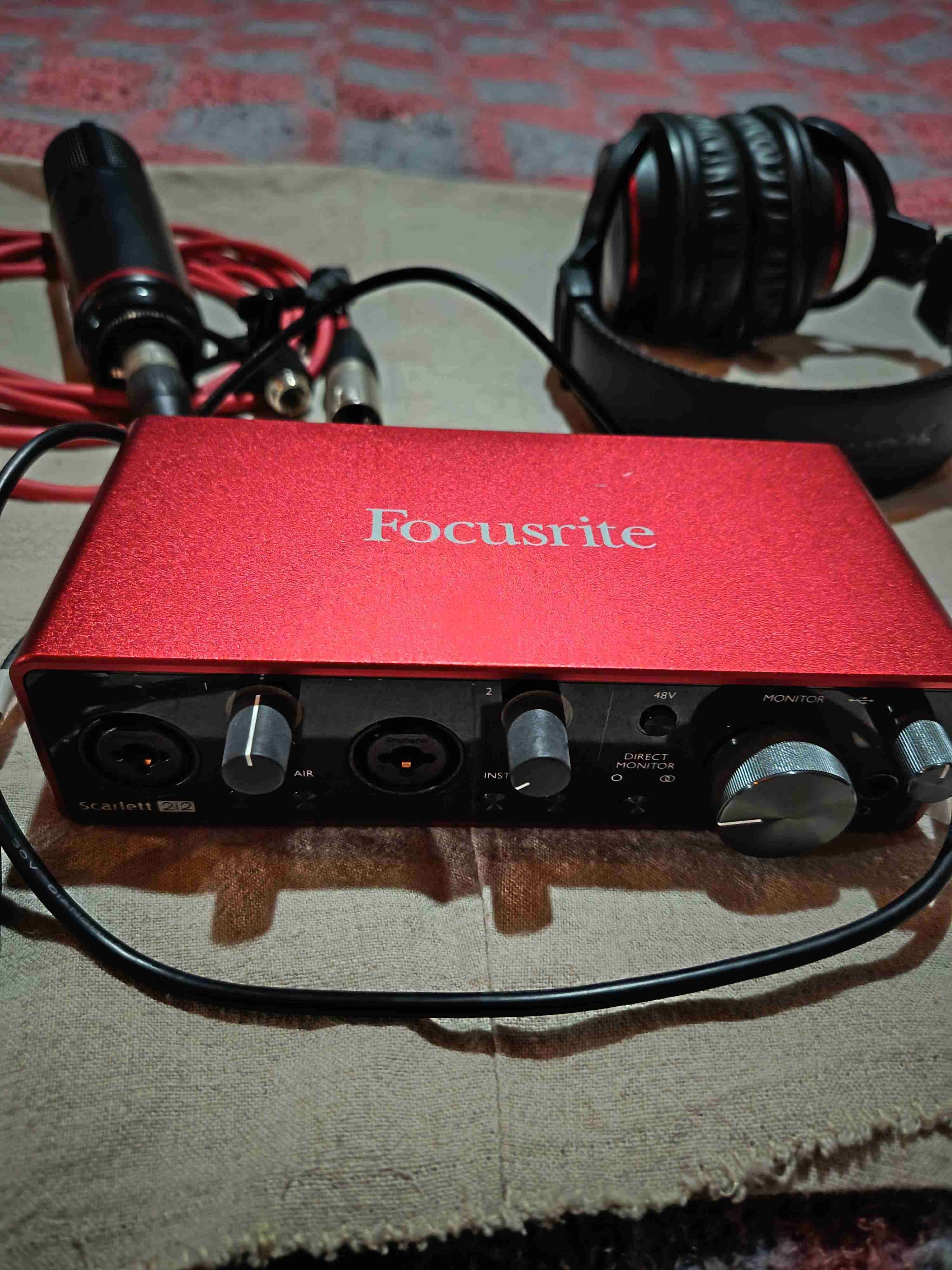 Interfaz Focusrite Scarlett 2i2 - miniatura 2