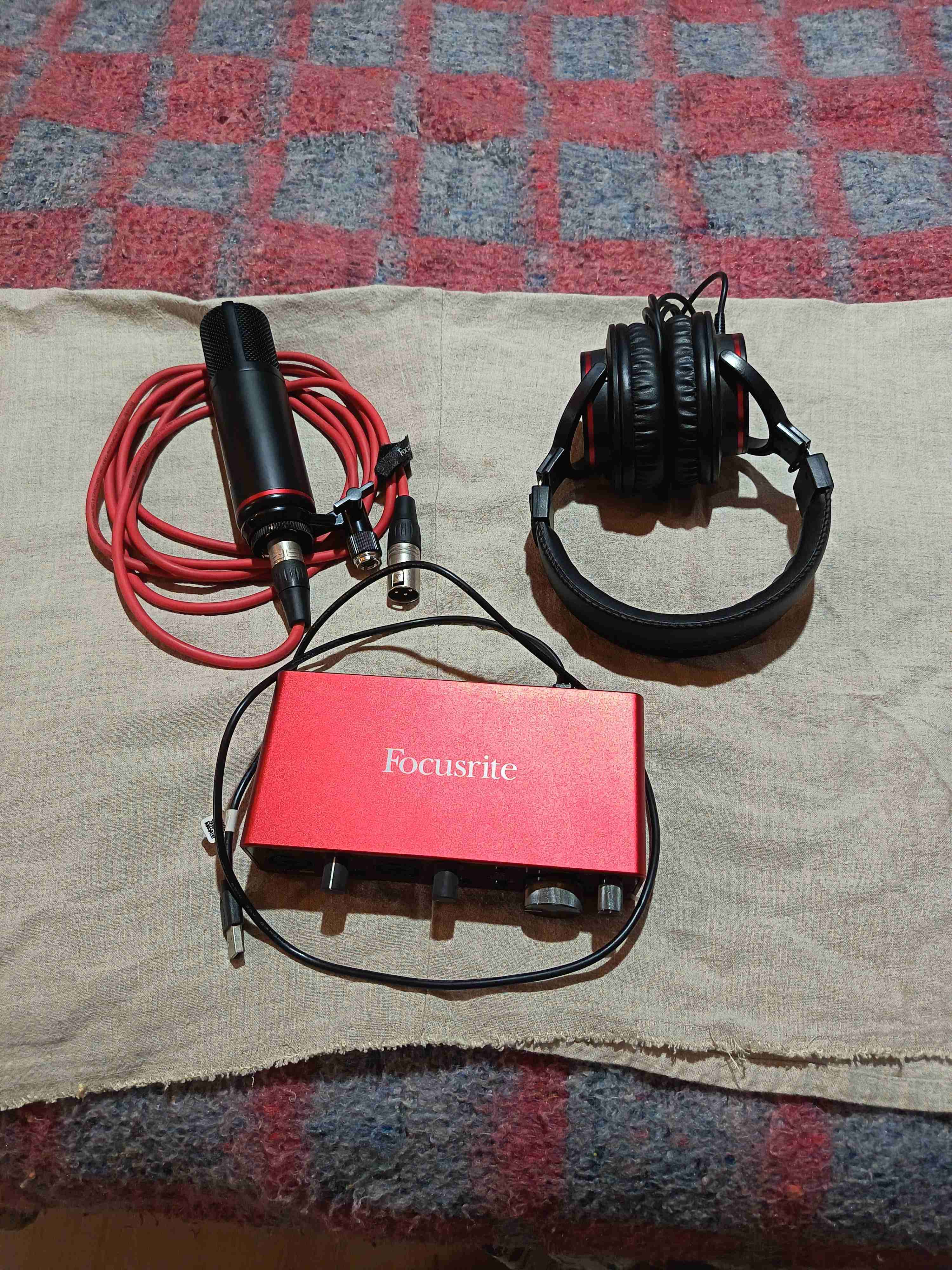 Interfaz Focusrite Scarlett 2i2 - miniatura 3