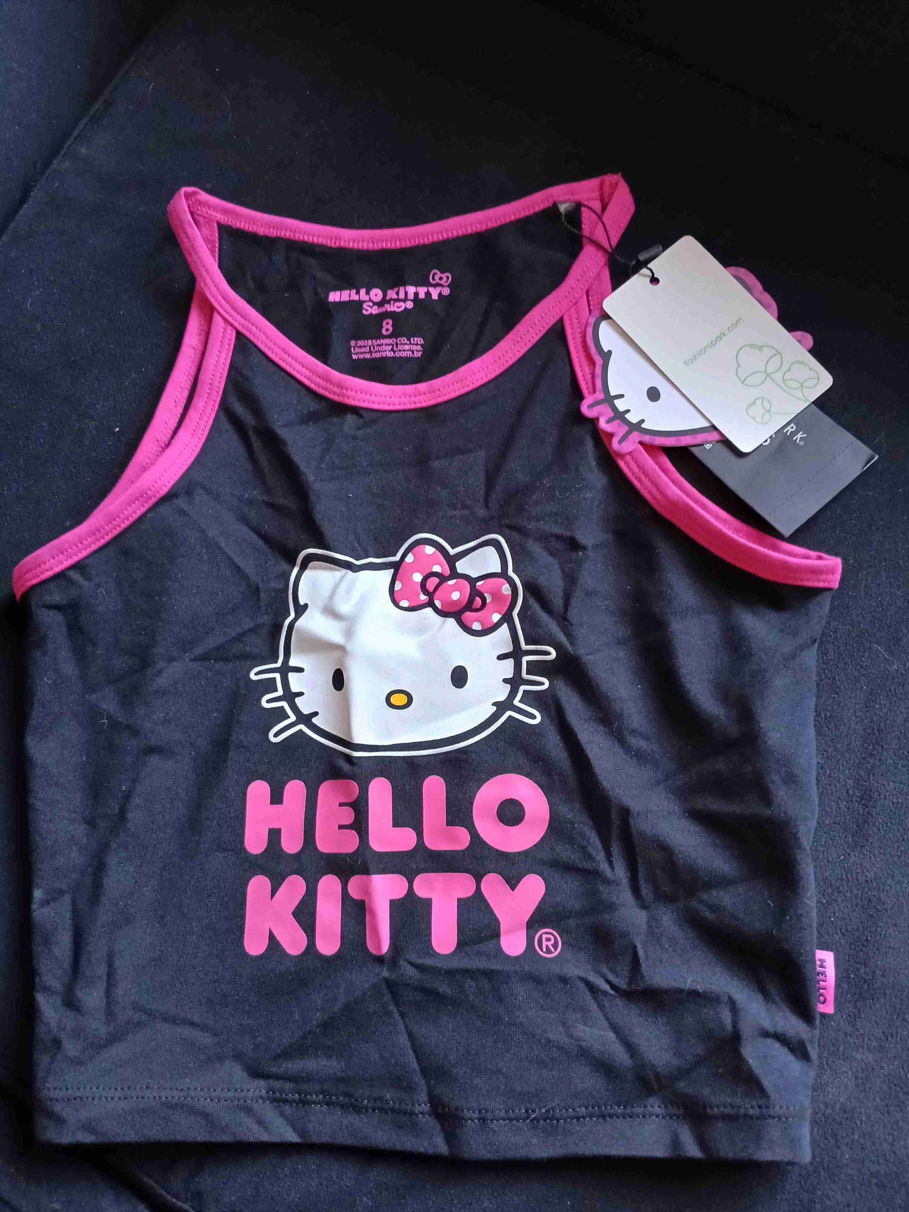 Polera Hello Kitty negra y rosada