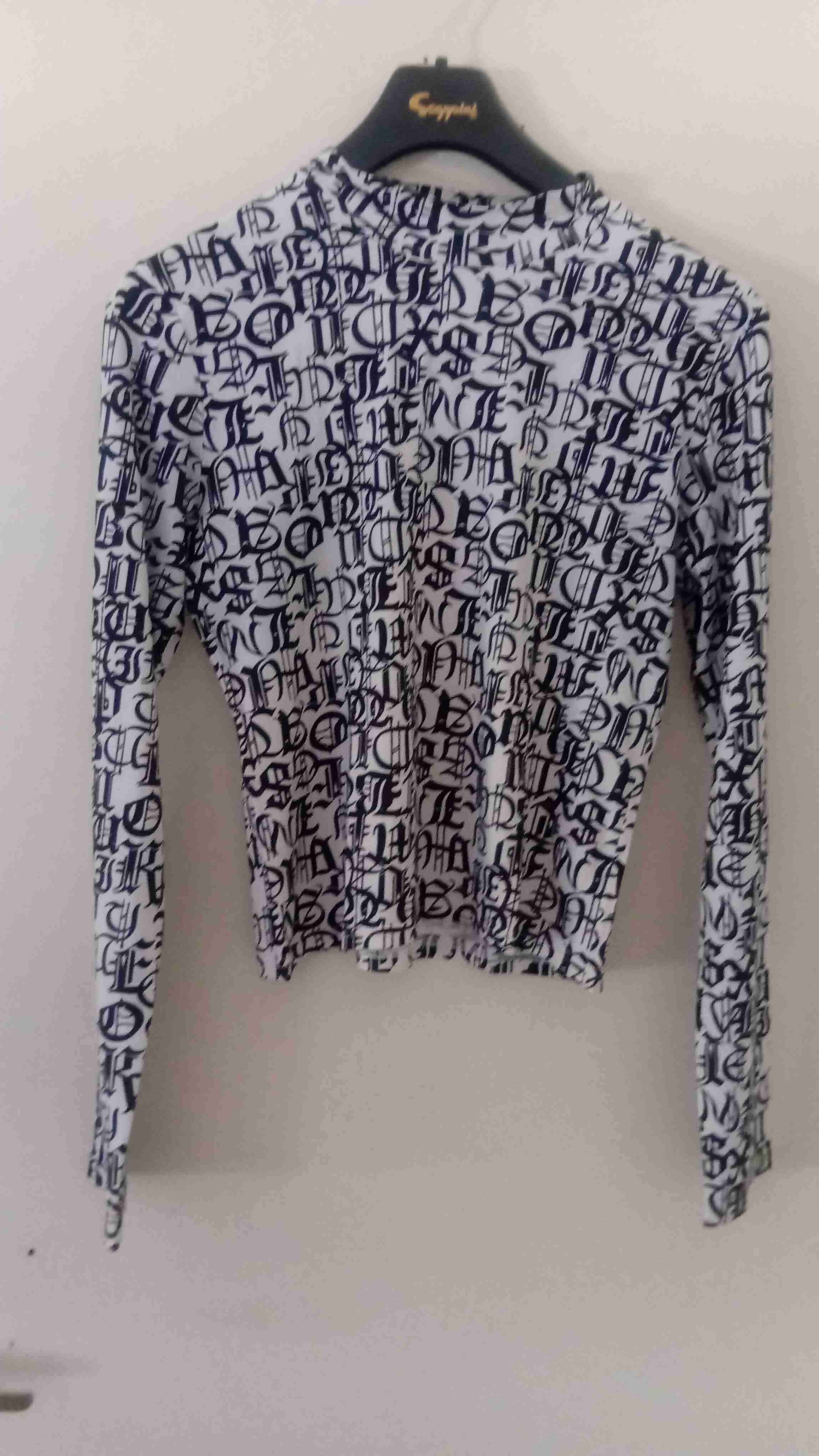 Polera estampada manga larga