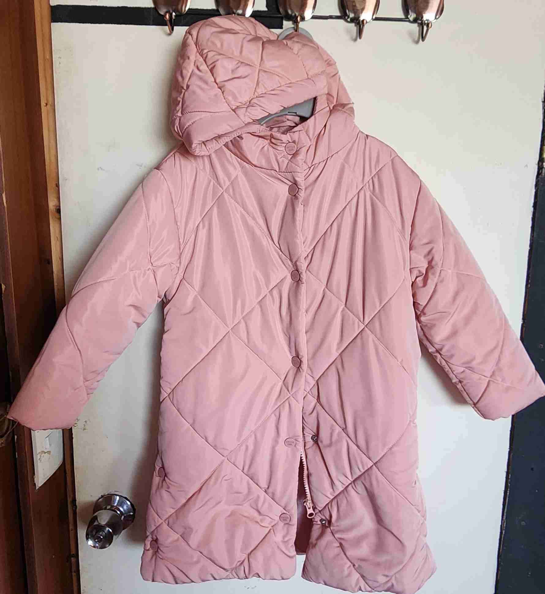 Abrigo rosado con capucha