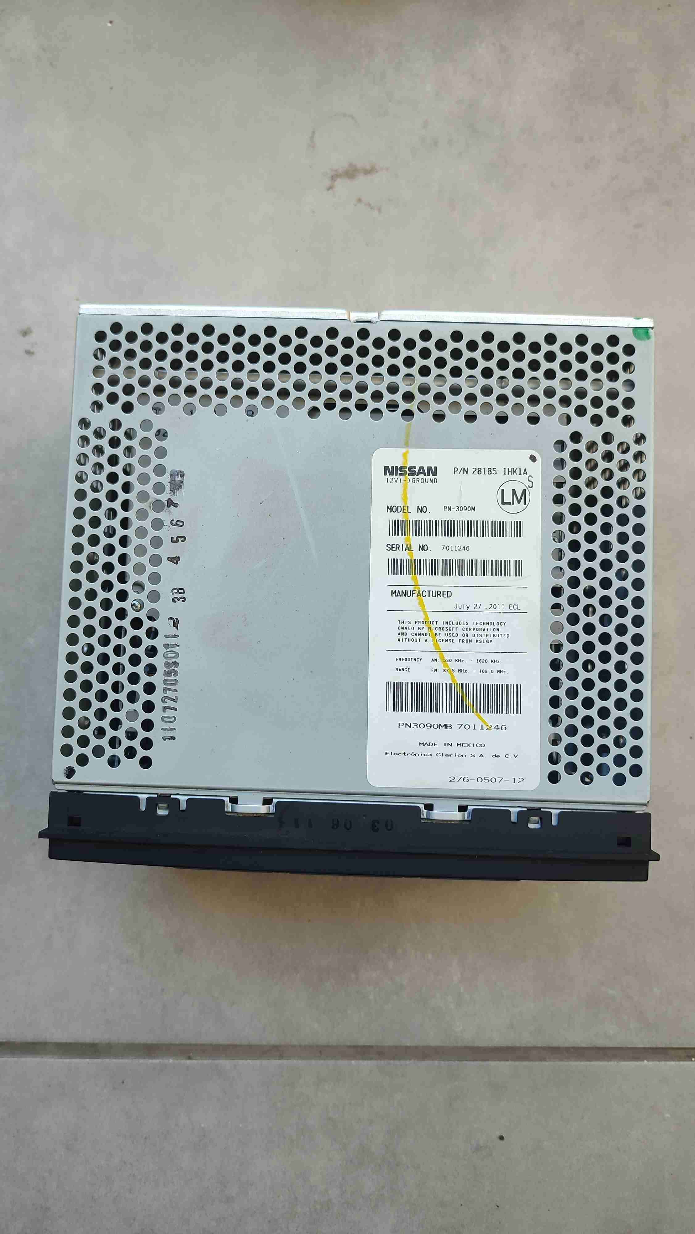 Radio de auto con CD y AUX - miniatura 2