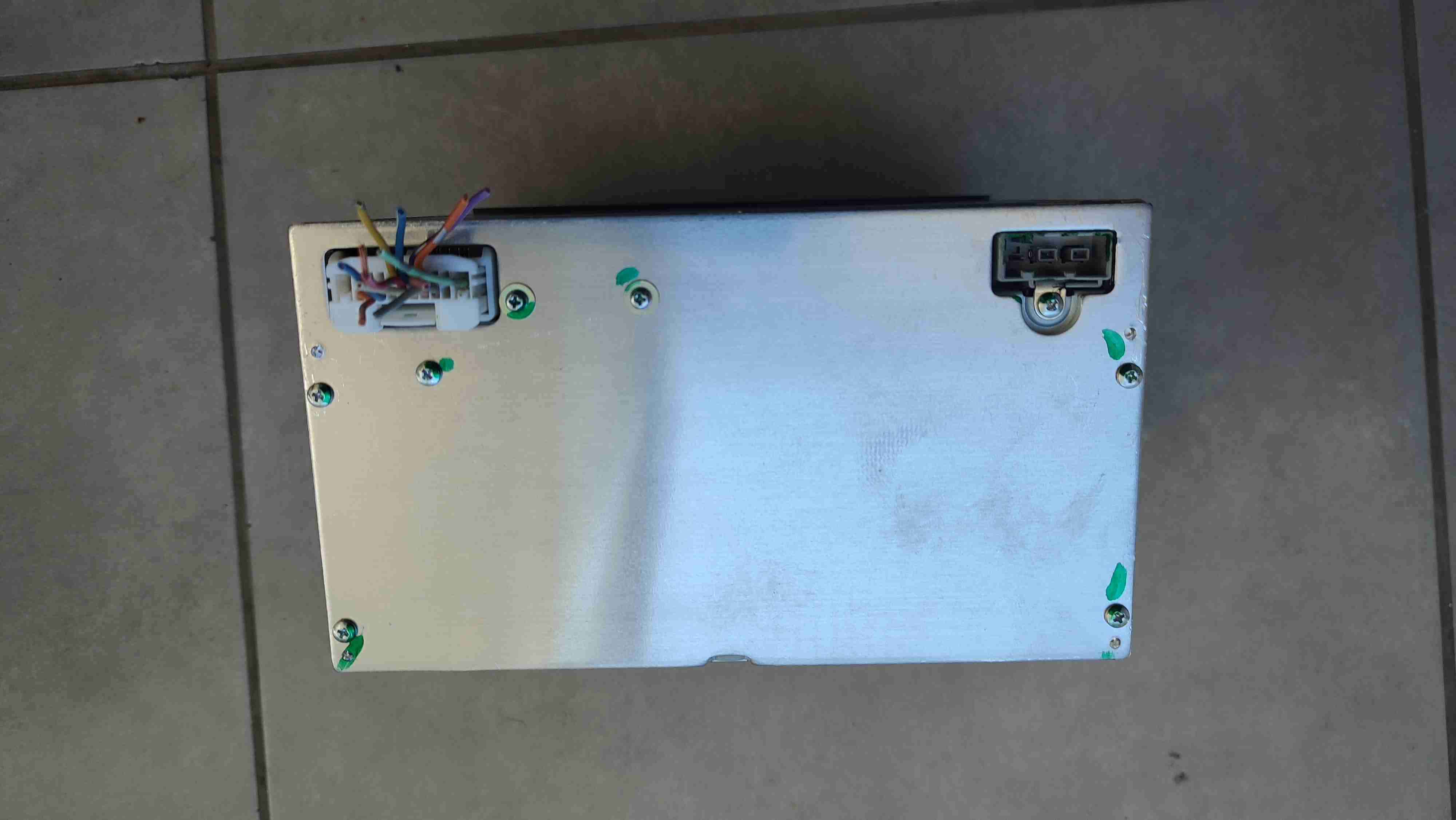 Radio de auto con CD y AUX - miniatura 3