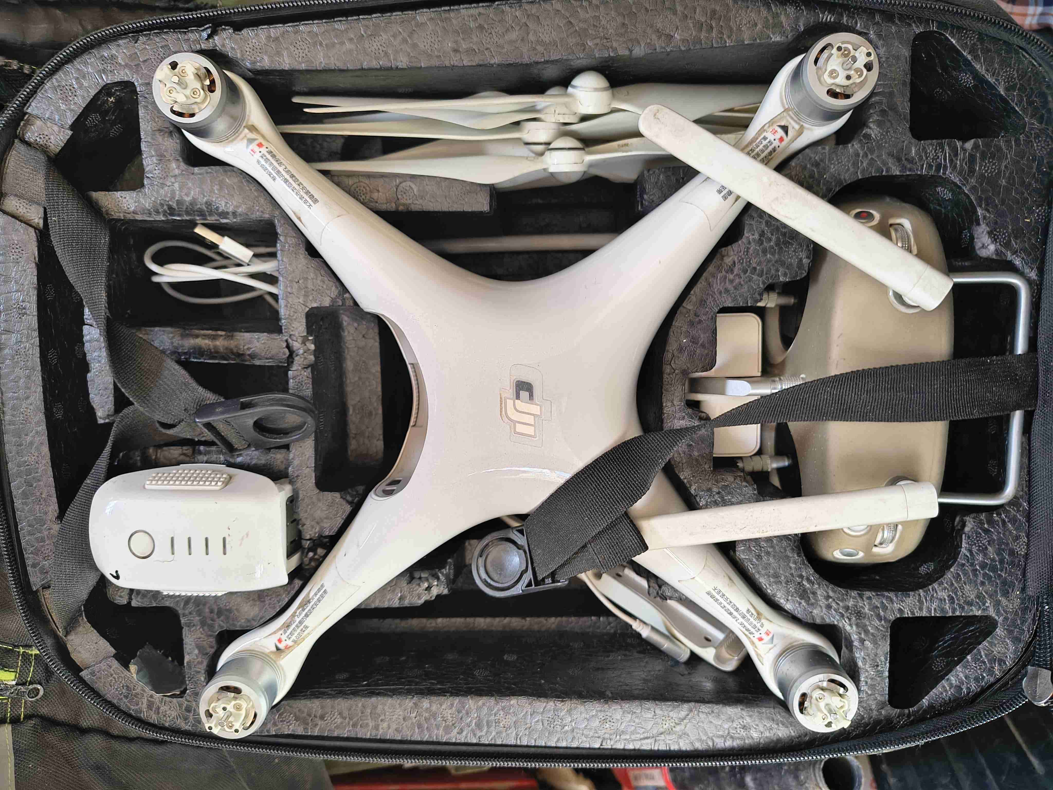 Drone phanton 4 con accesorios en estuche - 1