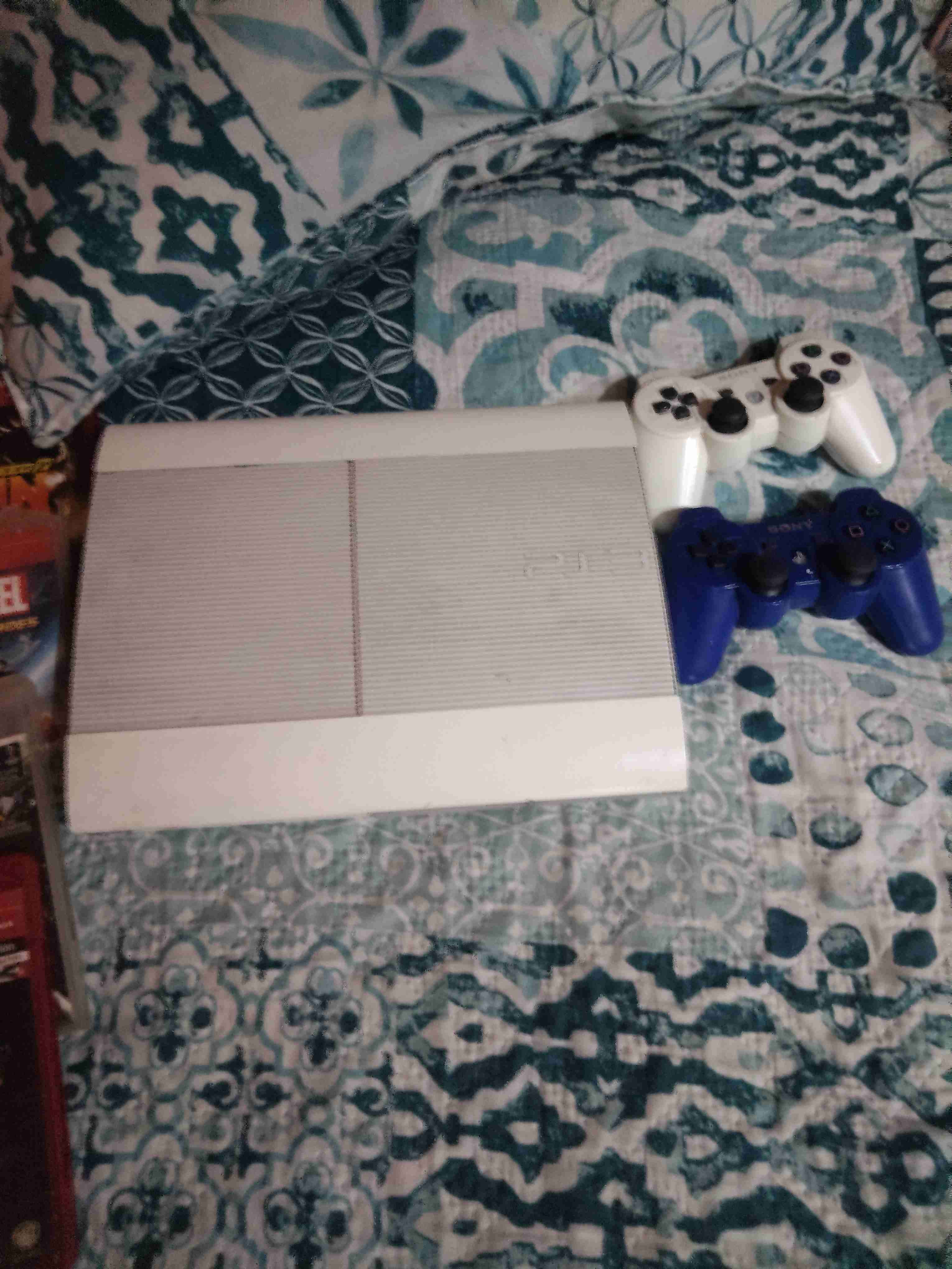 Consola PS3 blanca con dos controles - miniatura 1