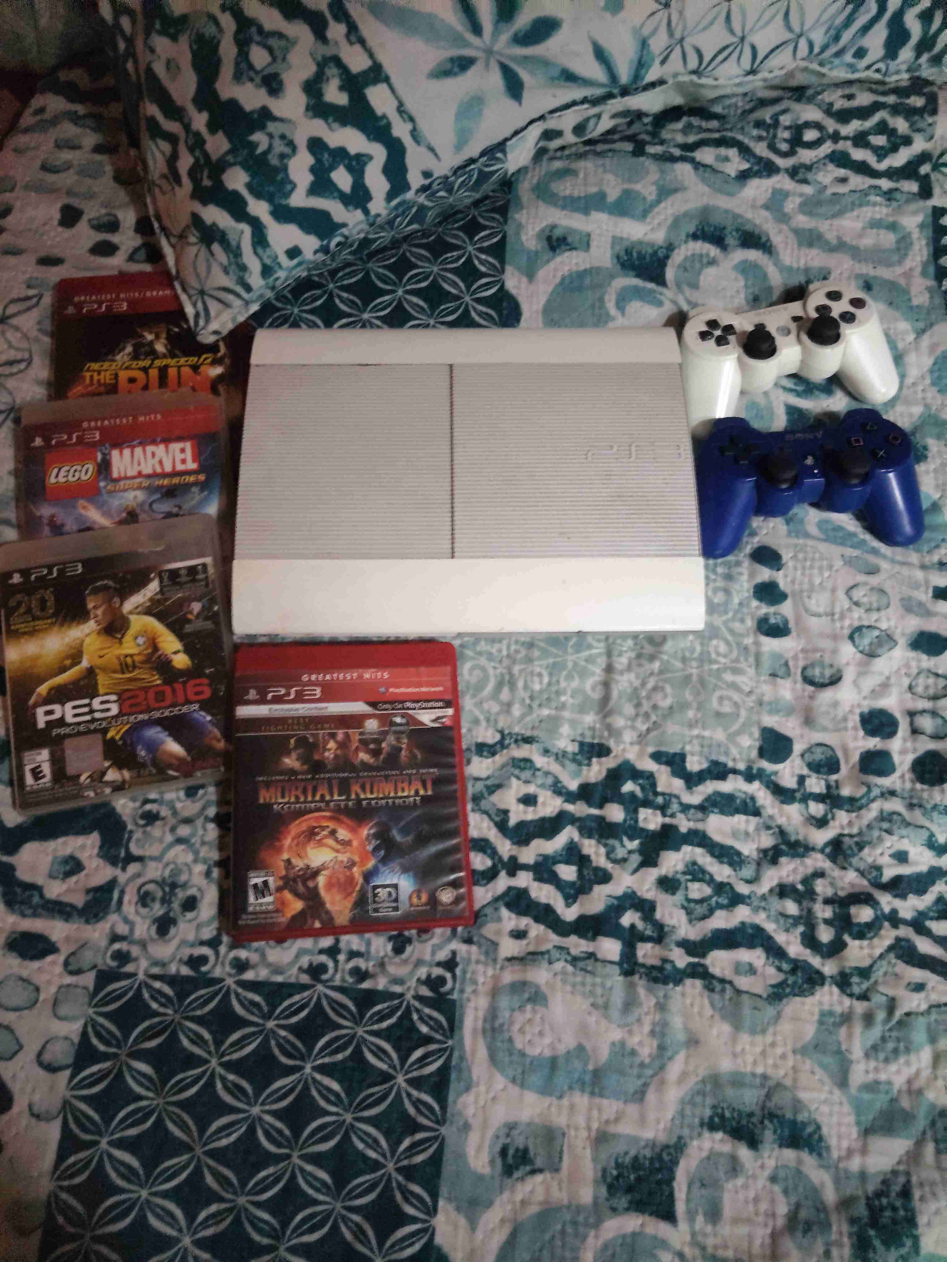 Consola PS3 blanca con dos controles - miniatura 3