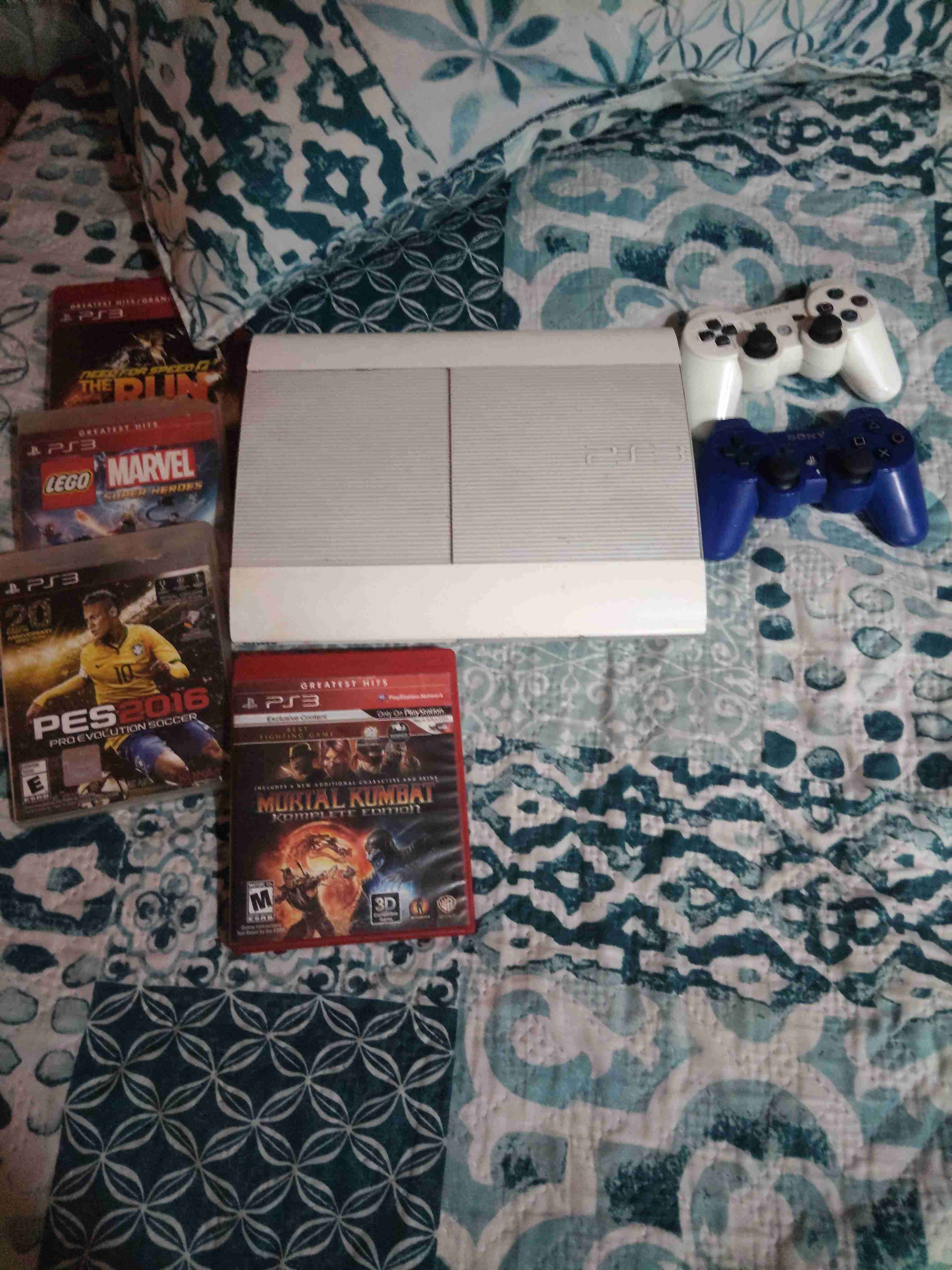 Consola PS3 blanca con dos controles - miniatura 4