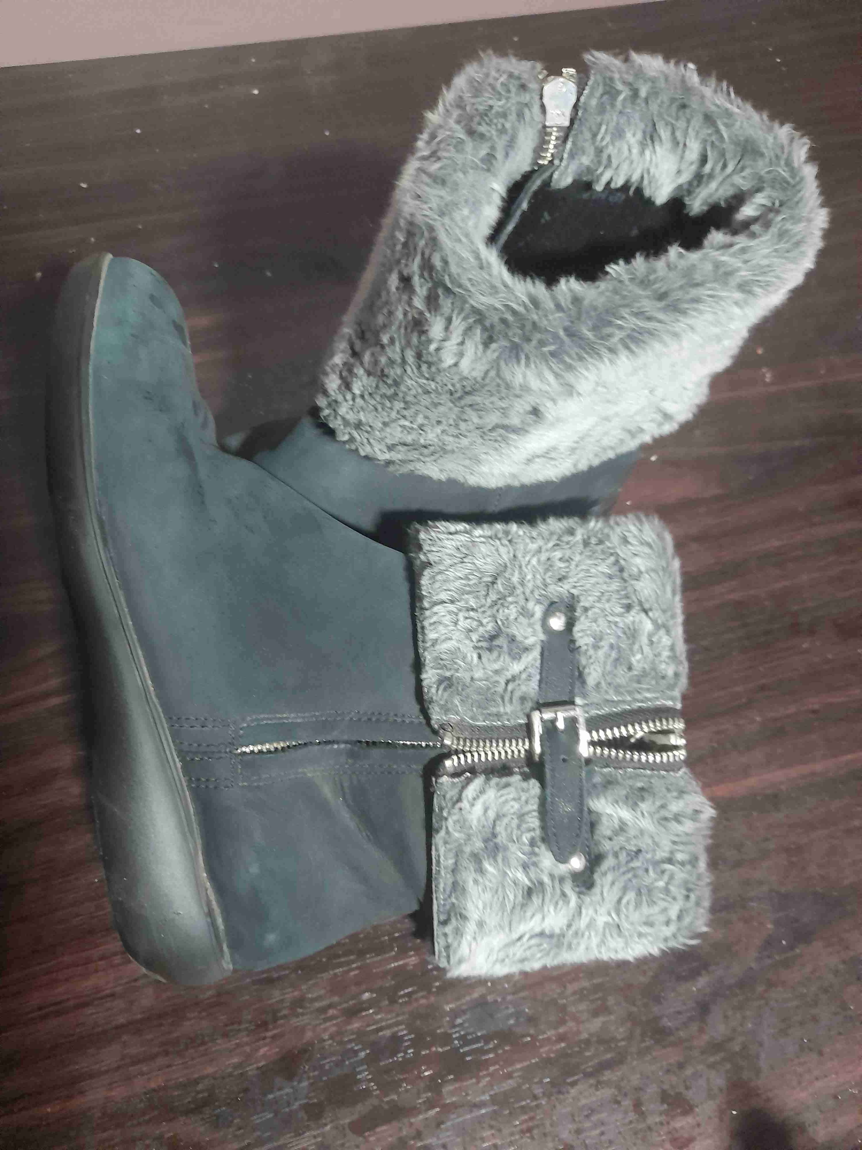 Botas negras con forro de peluche - miniatura 1