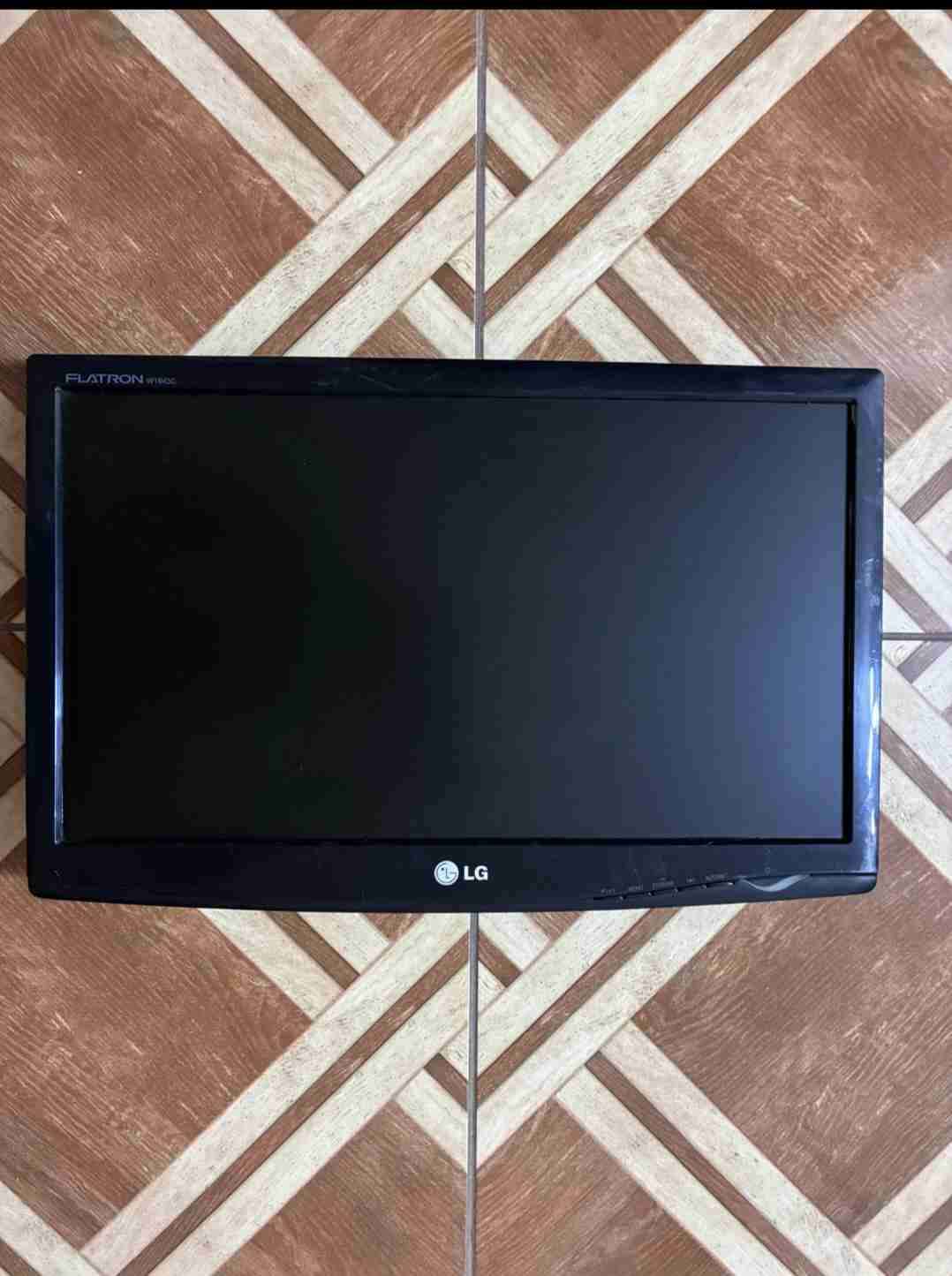 Pantalla LG Flatron 19 pulgadas - miniatura 1