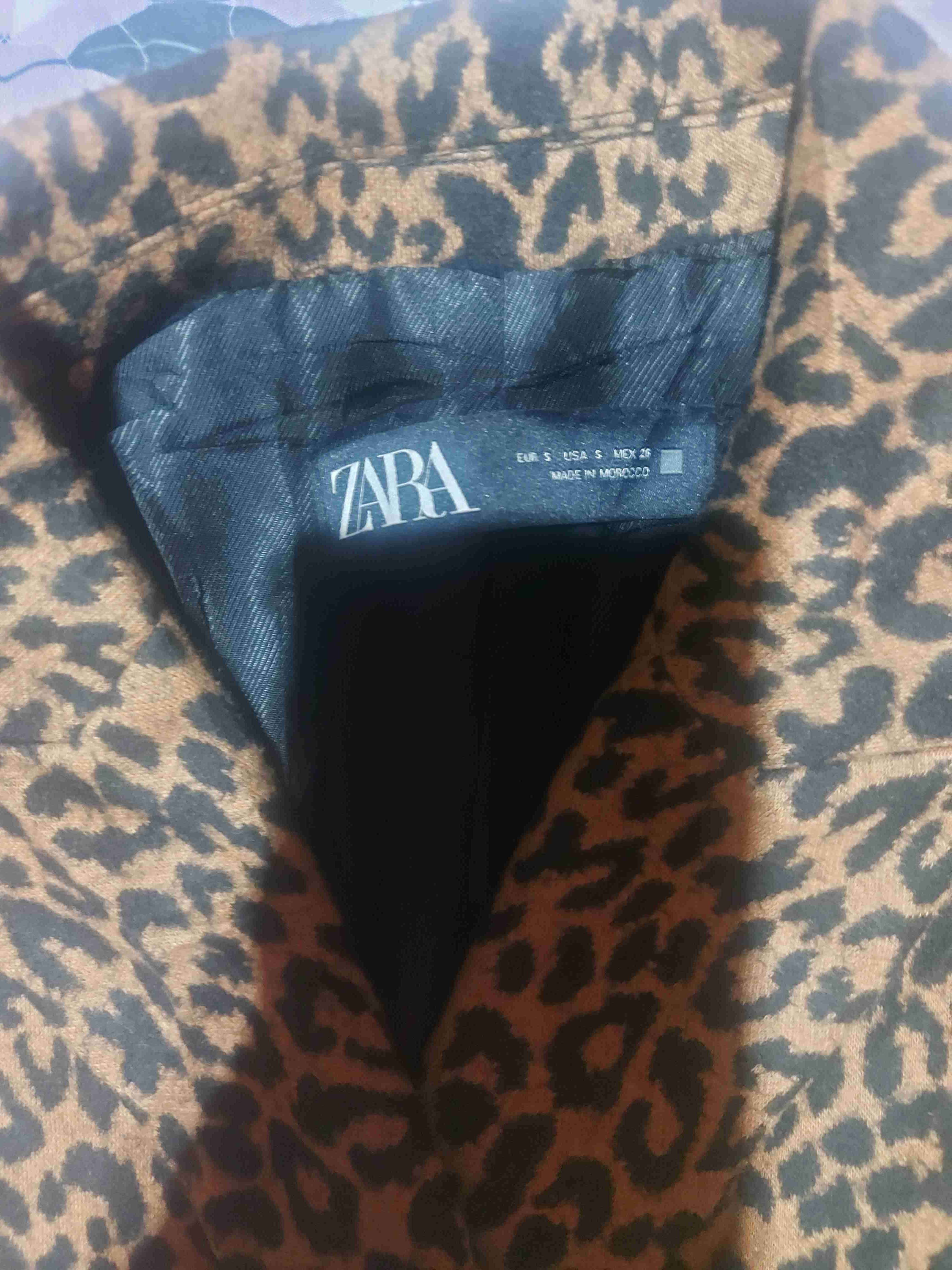 Zara, Abrigo estampado animal print. Talla S - miniatura 4