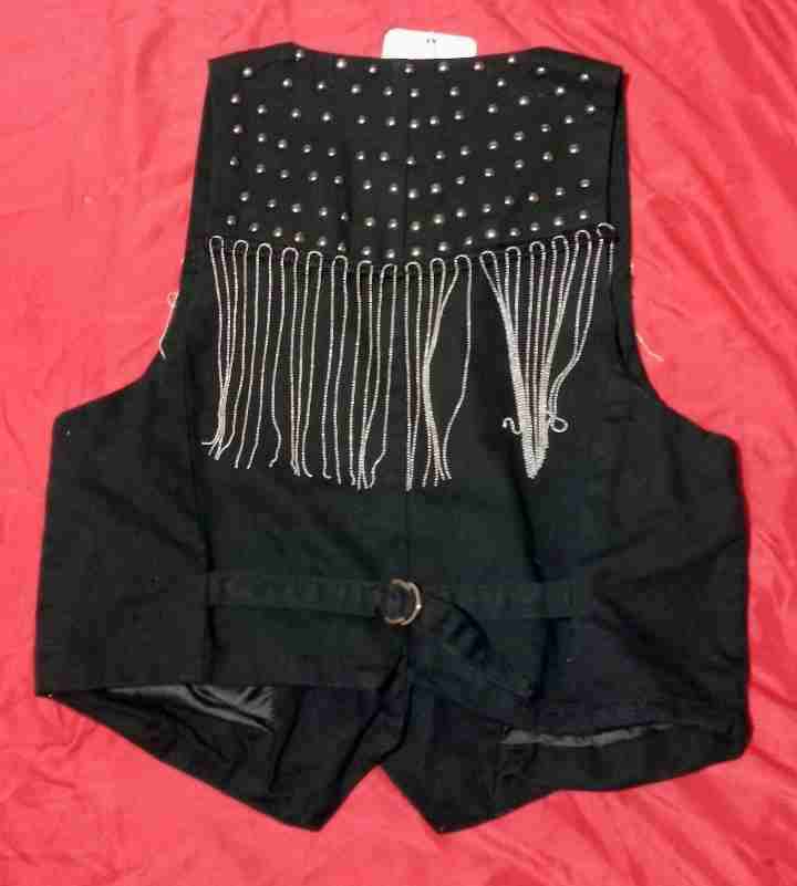 Chaleco negro con flecos y tachas - miniatura 3