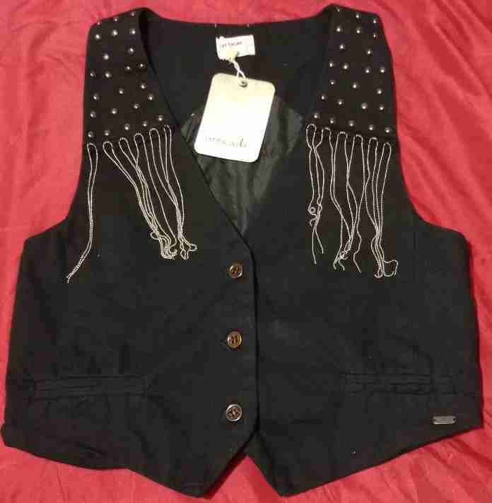 Chaleco negro con flecos y tachas - miniatura 6