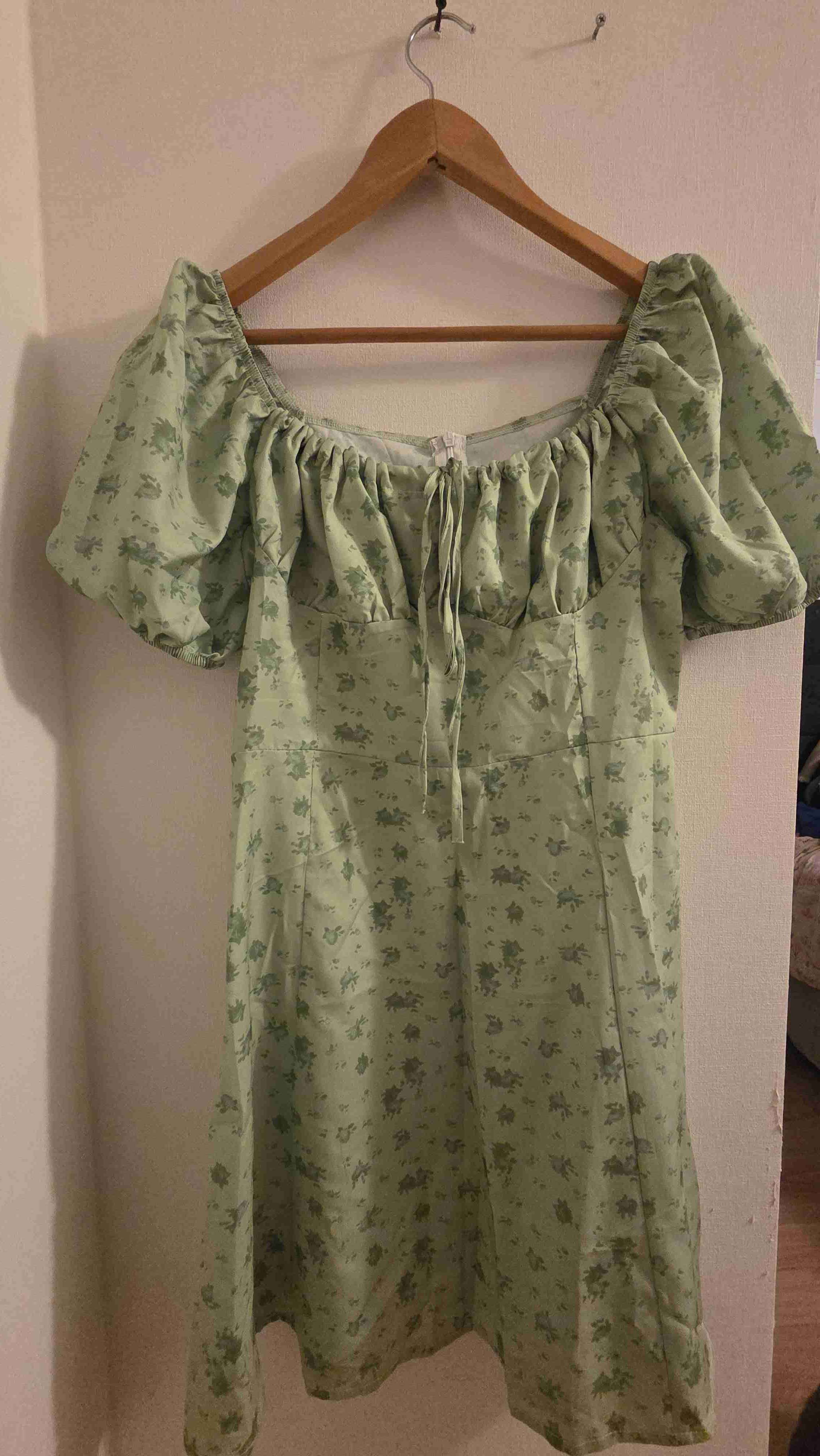 Vestido verde con estampado floral