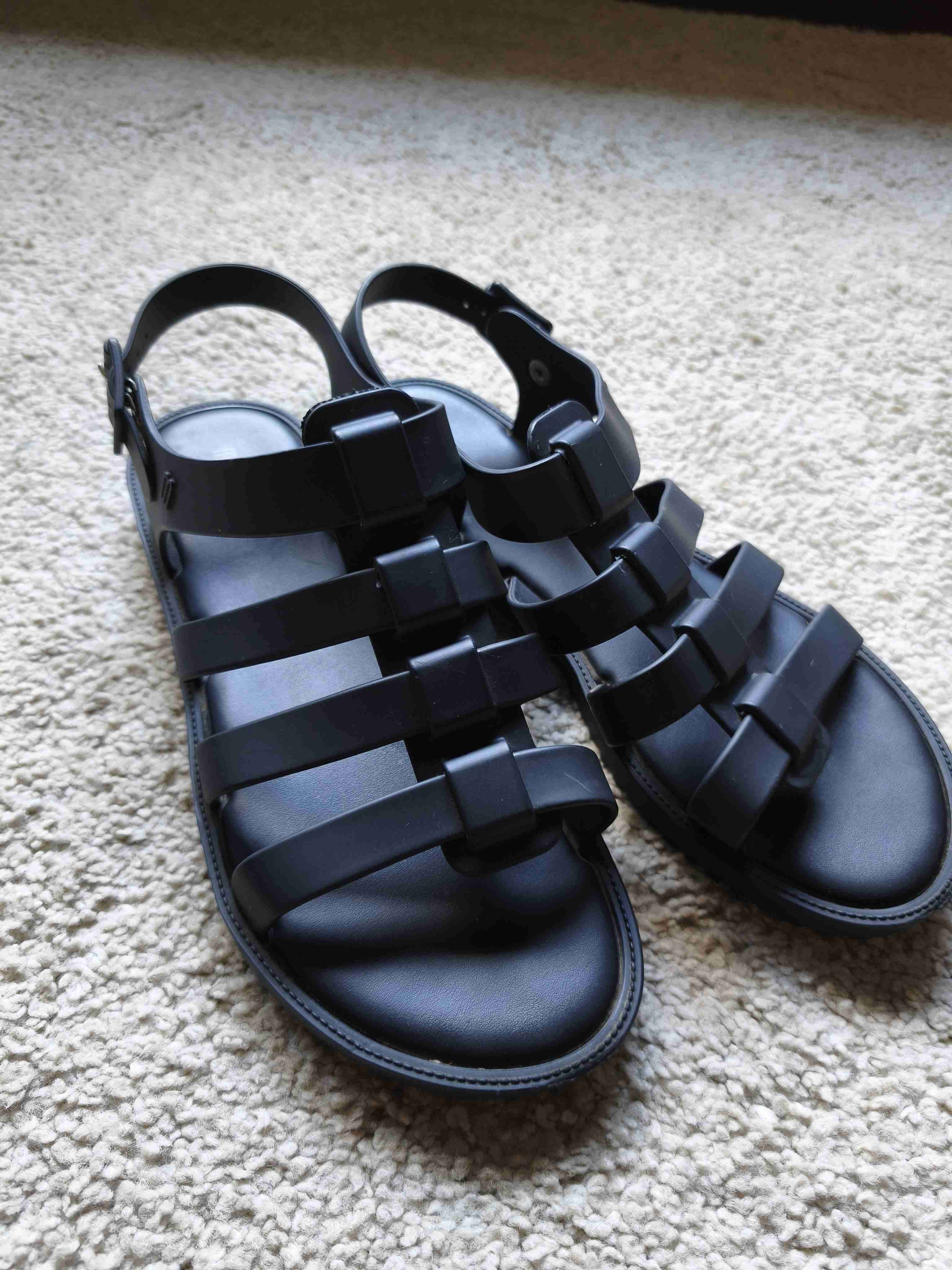 Sandalias negras con correas - miniatura 1