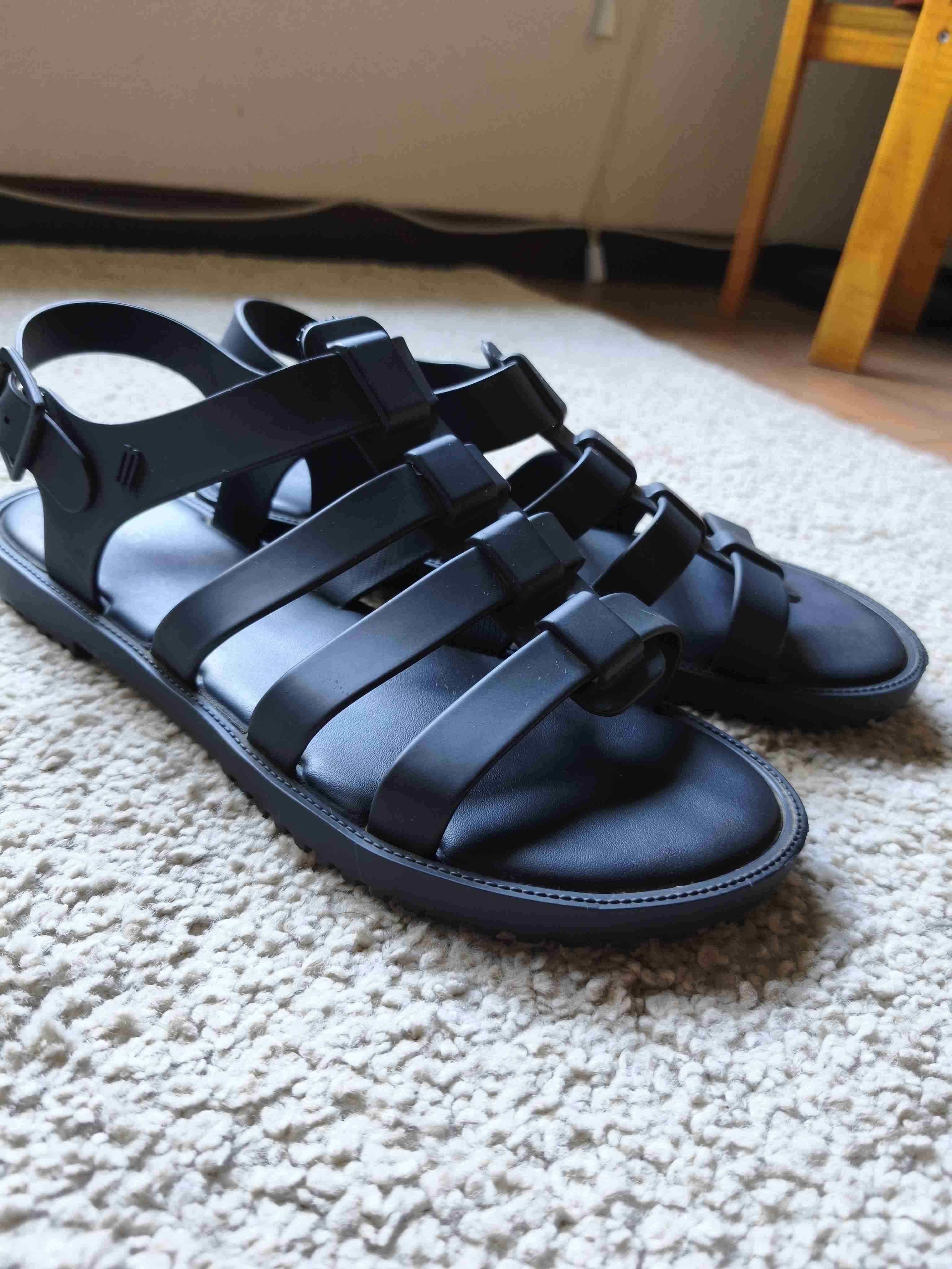 Sandalias negras con correas - miniatura 2