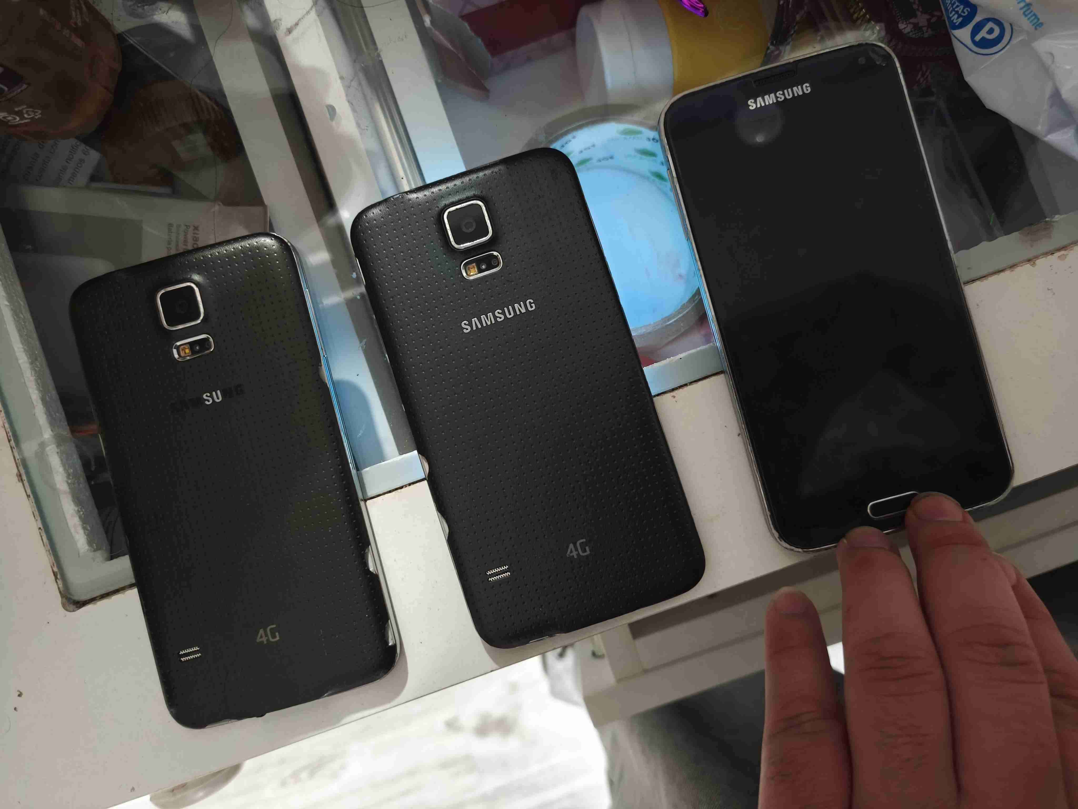 tres Samsung Galaxy S5 - miniatura 1