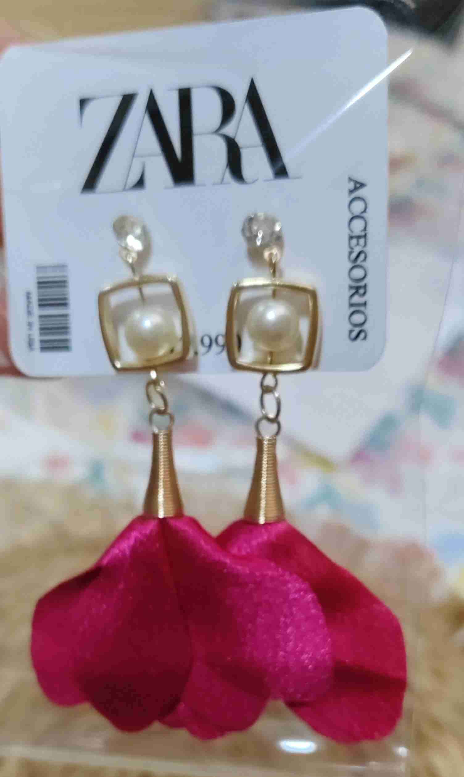 Aros dorados con flores rojas Zara - 5