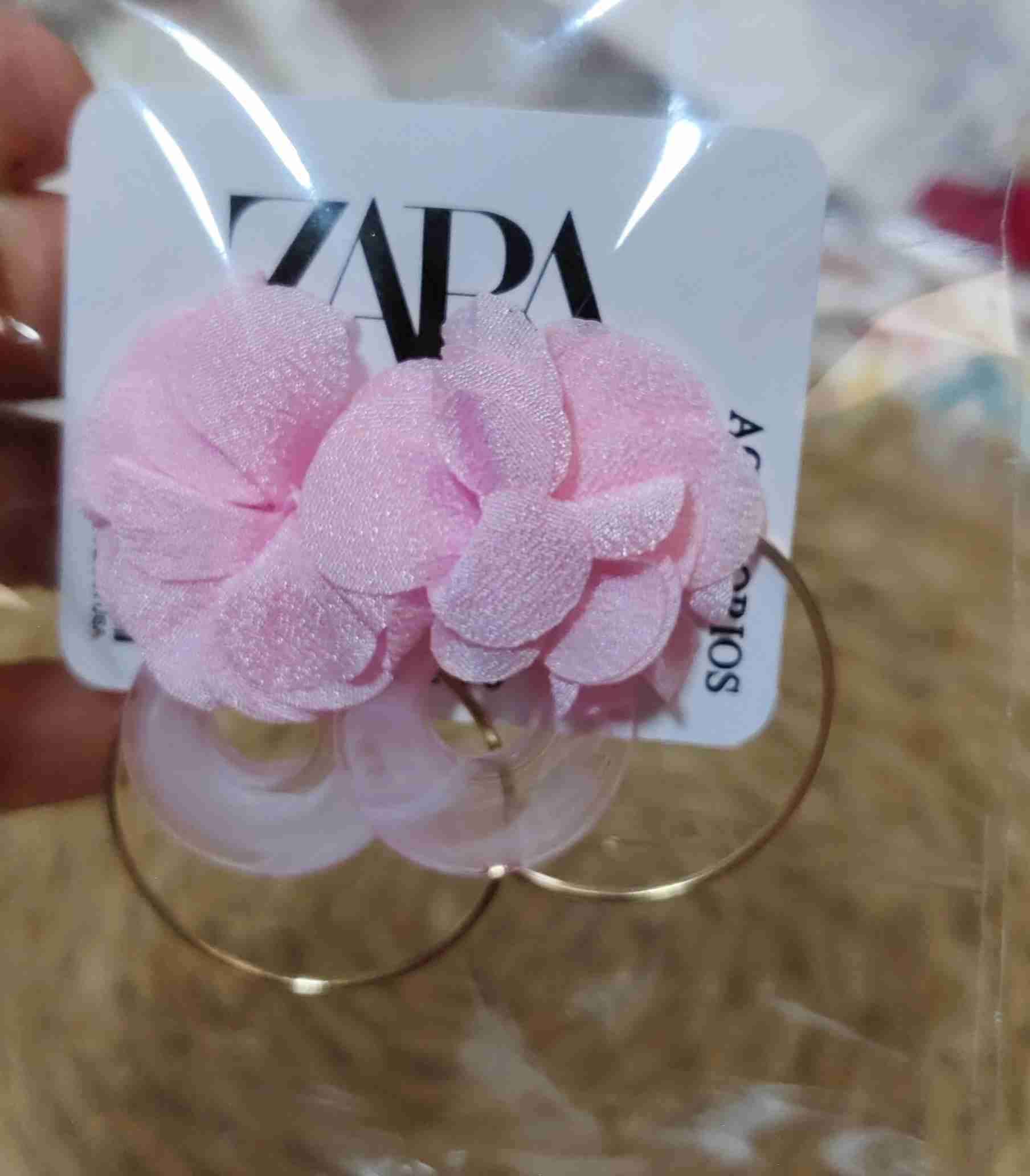 Aros dorados con flores rojas Zara - 6