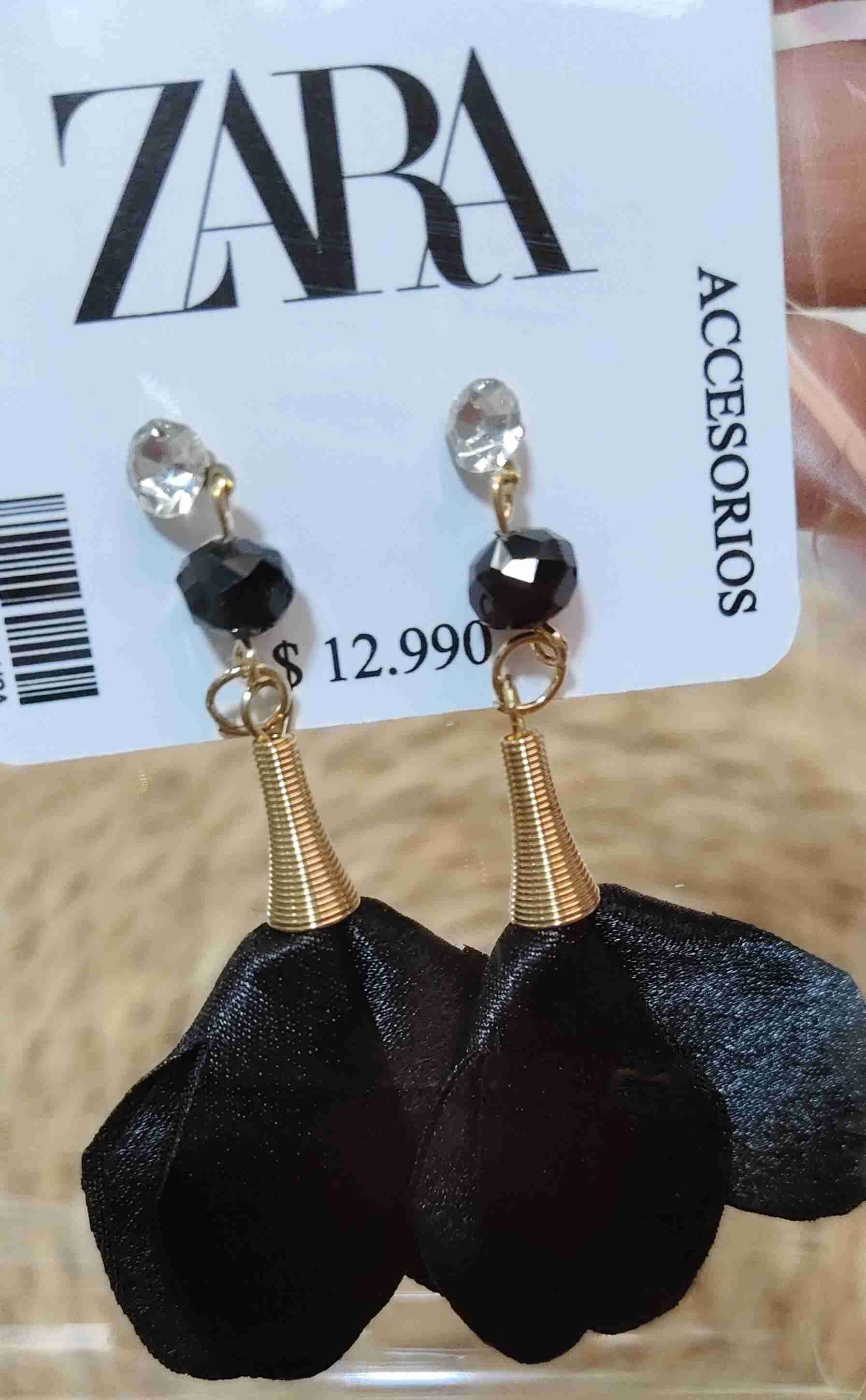 Aros colgantes Zara con perla y borla - miniatura 3