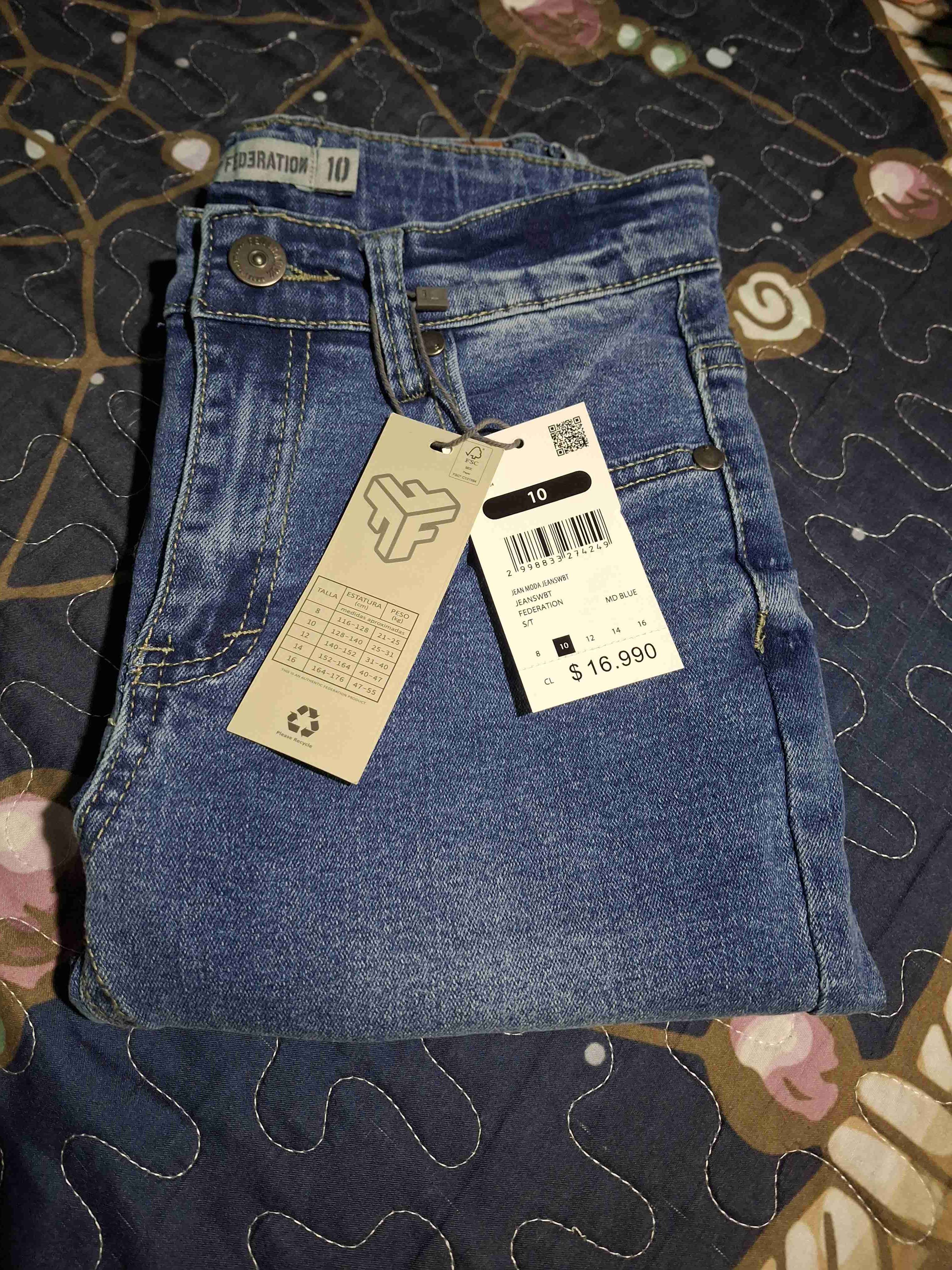 Jeans azules con etiqueta - miniatura 3