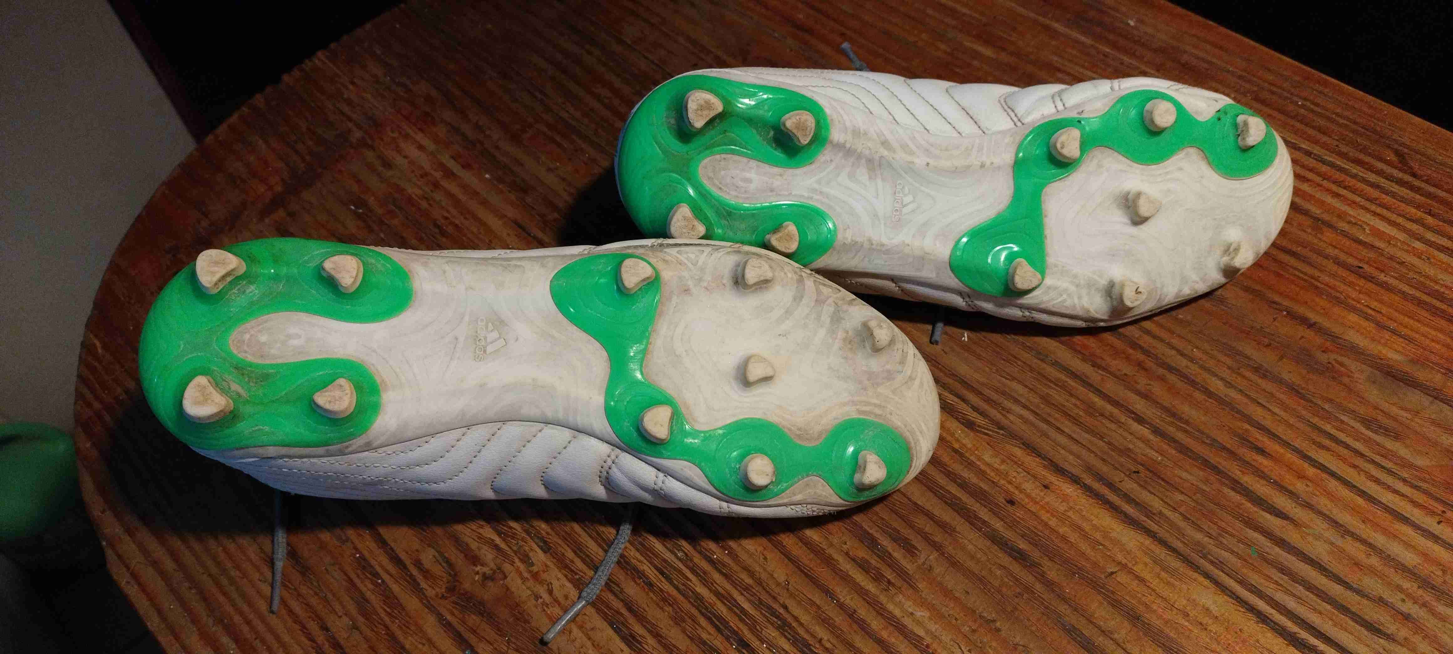 Zapatos de fútbol  blancas y verdes - miniatura 2