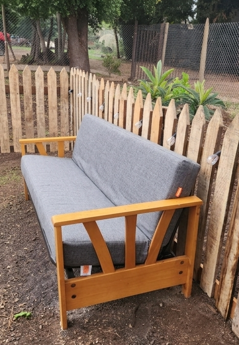 Futón con base de fierro y costados de madera - miniatura 2