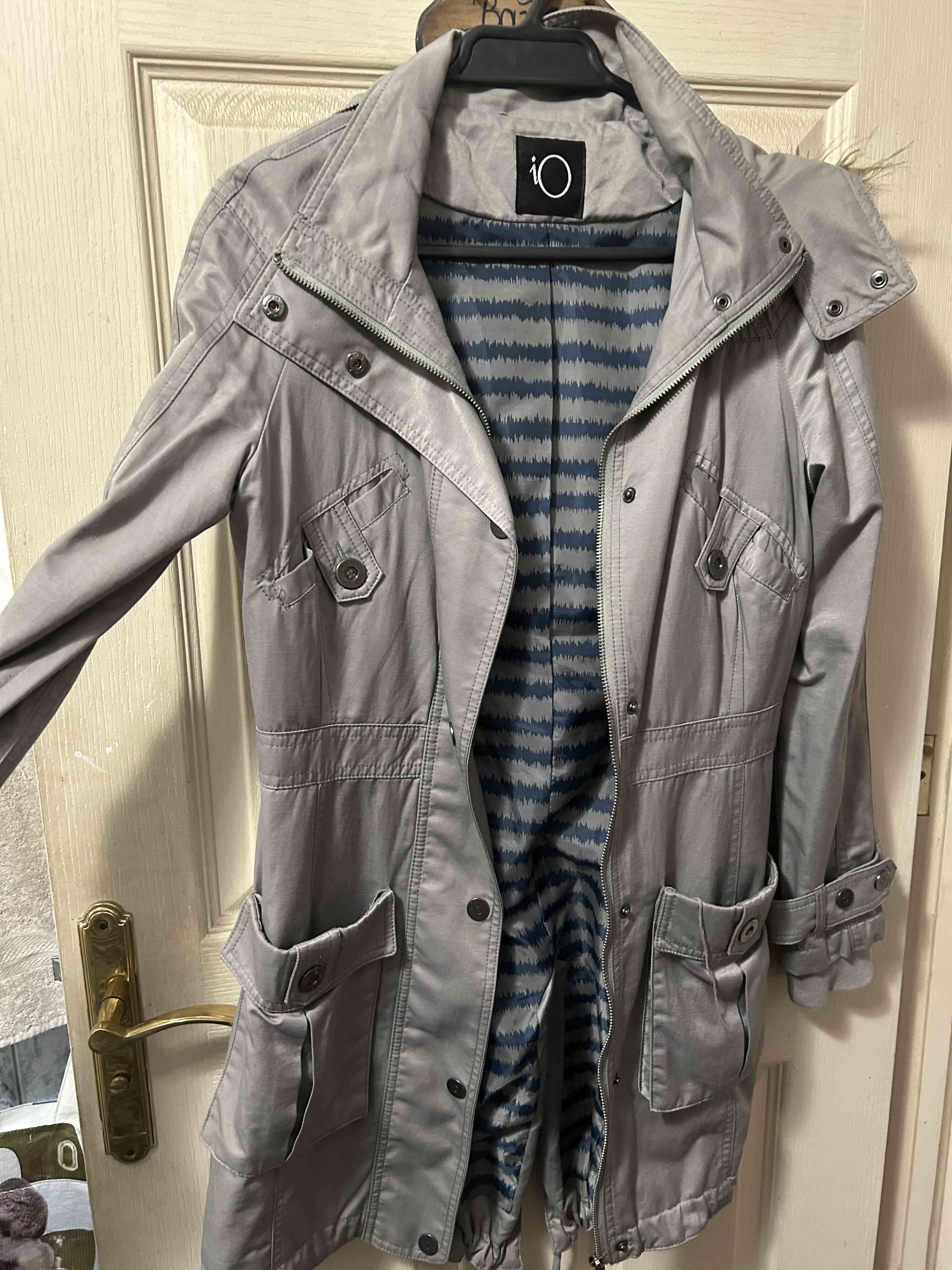 Parka gris con capucha de peluche - miniatura 2