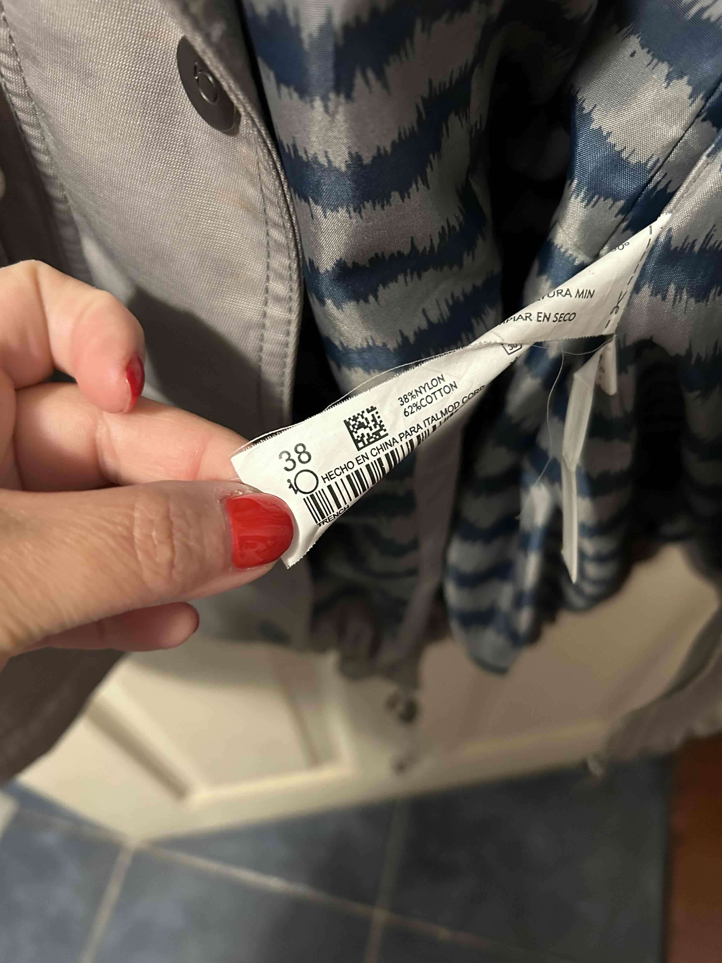 Parka gris con capucha de peluche - miniatura 4