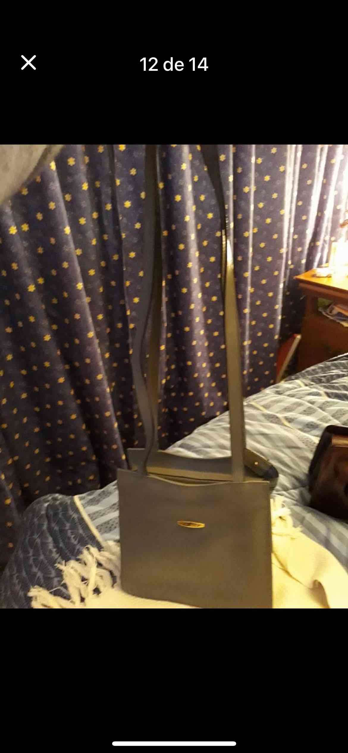 Cartera cuero gris con detalle metálico - miniatura 2